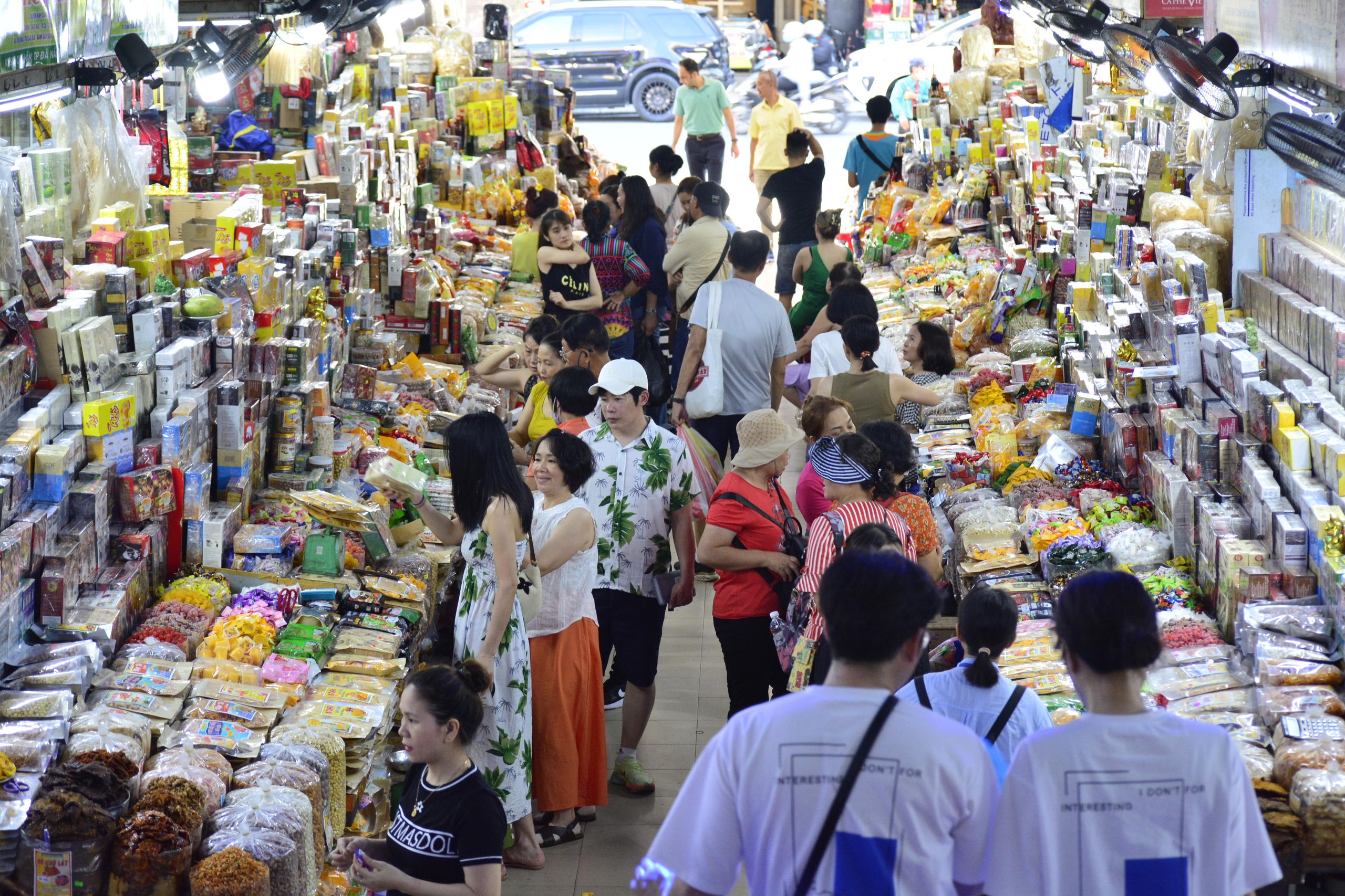 Hiến kế 'kéo giãn' du khách ra khỏi trung tâm TP.Đà Nẵng- Ảnh 1.
