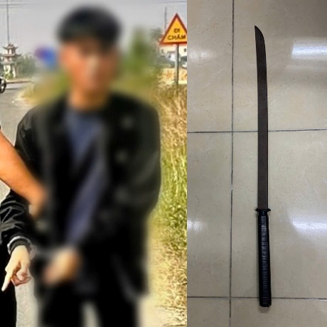 2 thanh ni&ecirc;n mang kiếm ra đường t&igrave;m người để g&acirc;y sự đ&aacute;nh nhau- Ảnh 1.