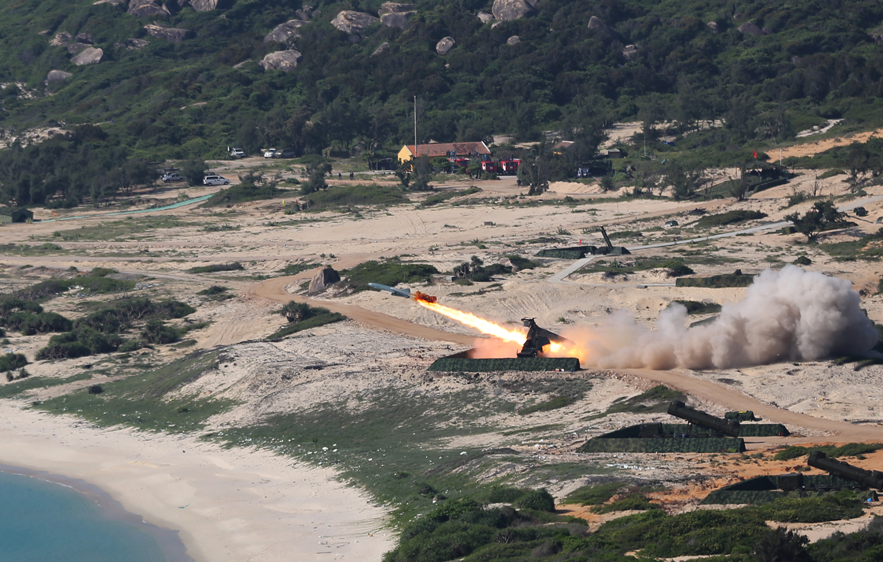 Tên lửa phòng thủ bờ biển Việt Nam