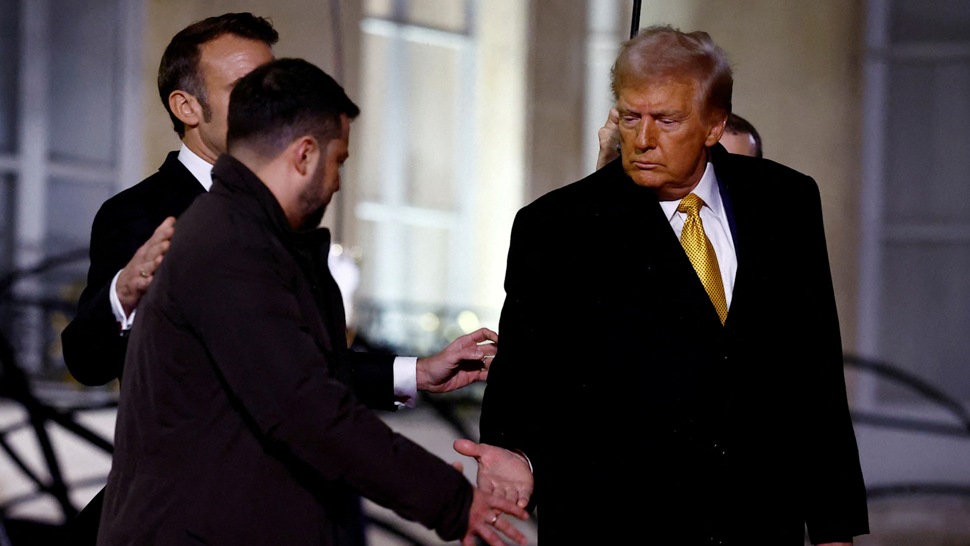 Ukraine bắn ATACMS v&agrave;o s&acirc;n bay qu&acirc;n sự, Nga sắp ph&oacute;ng Oreshnik đ&aacute;p trả?- Ảnh 1.