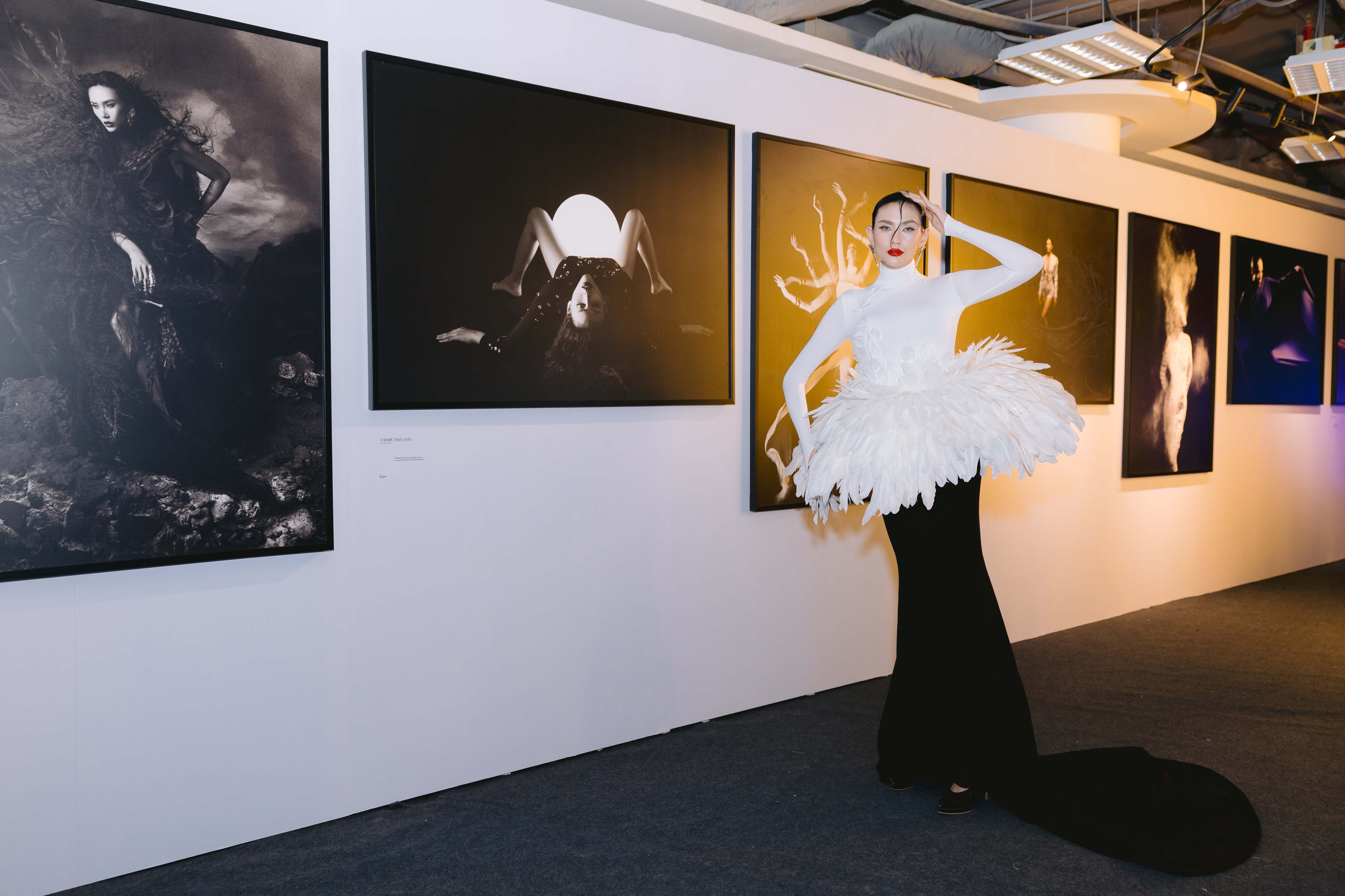 Ho Ngoc Ha និង Ky Duyen ចូលរួមពិព័រណ៍ O 2024 - រូបថត ៣. Hồ Ngọc Hà, Kỳ Duyên dự triển lãm Ô Exhibition 2024- Ảnh 3.