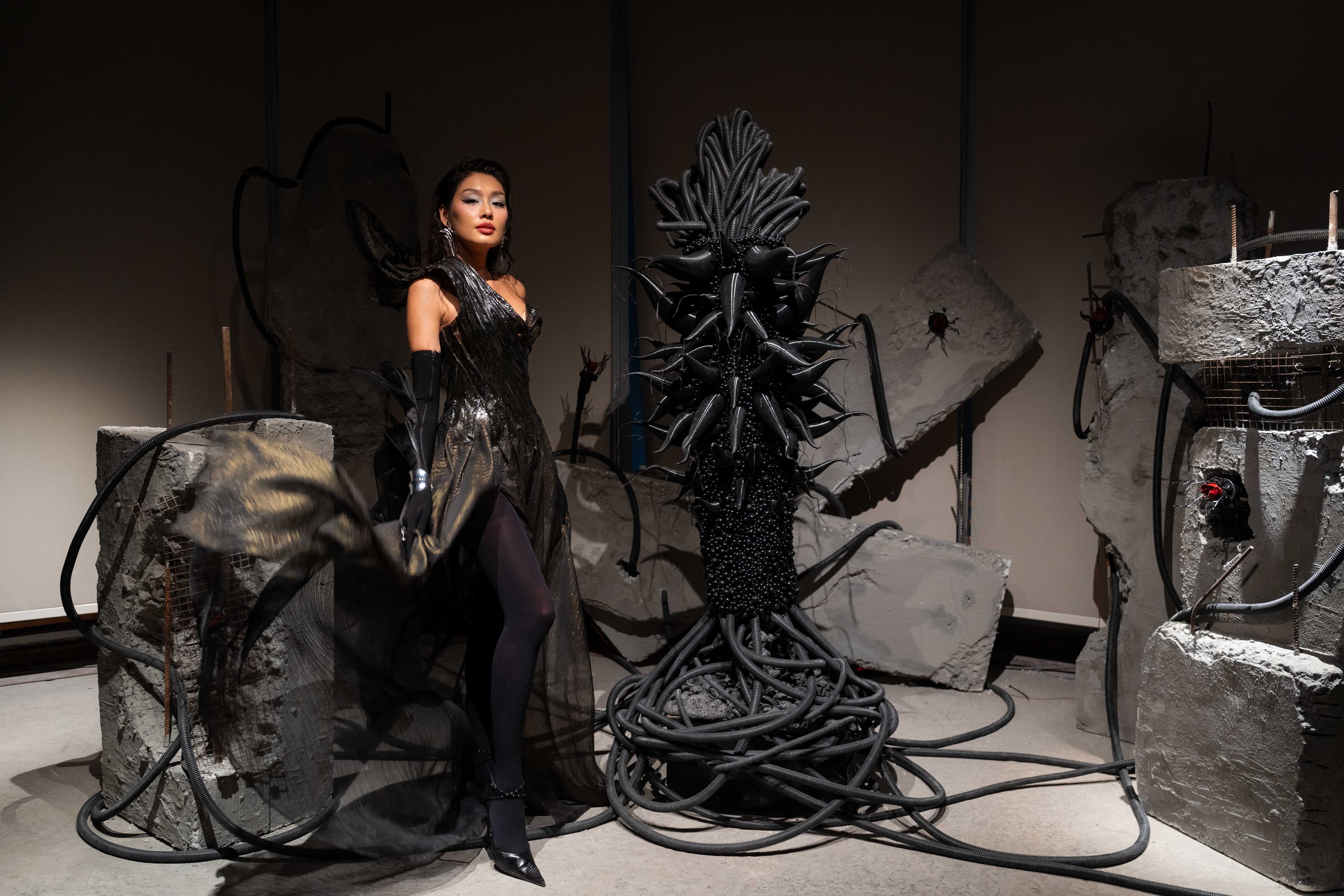 Ho Ngoc Ha និង Ky Duyen ចូលរួមពិព័រណ៍ O 2024 - រូបថត ៨. Hồ Ngọc Hà, Kỳ Duyên dự triển lãm Ô Exhibition 2024- Ảnh 8.