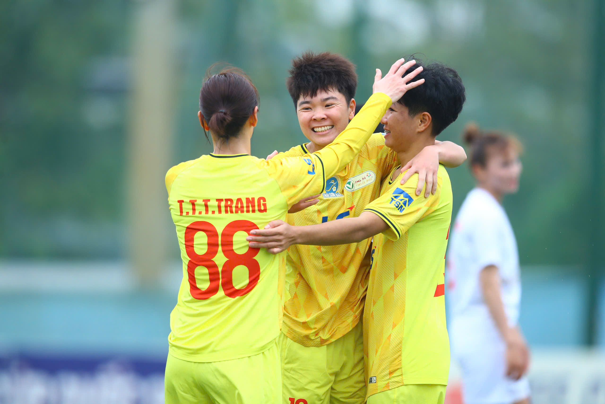 Huỳnh Như không đá, CLB nữ TP.HCM vẫn thắng ấn tượng: Đoạt HCĐ Cúp quốc gia- Ảnh 2. Huỳnh Như không đá, CLB nữ TP.HCM vẫn thắng ấn tượng: Đoạt HCĐ Cúp quốc gia- Ảnh 2.