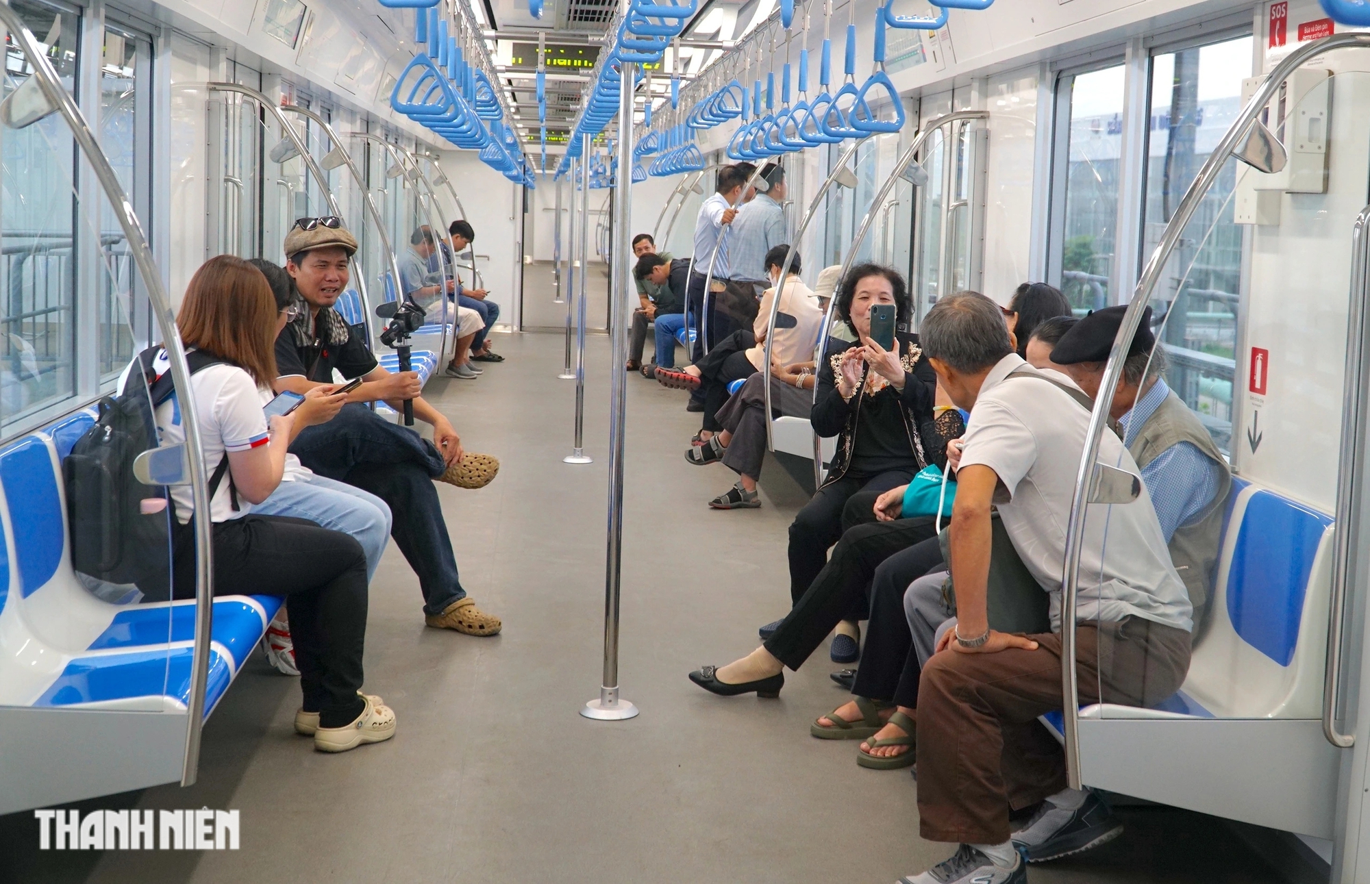 Đi hơn 50 km vào TP.HCM để lên tàu metro Bến Thành - Suối Tiên- Ảnh 1.