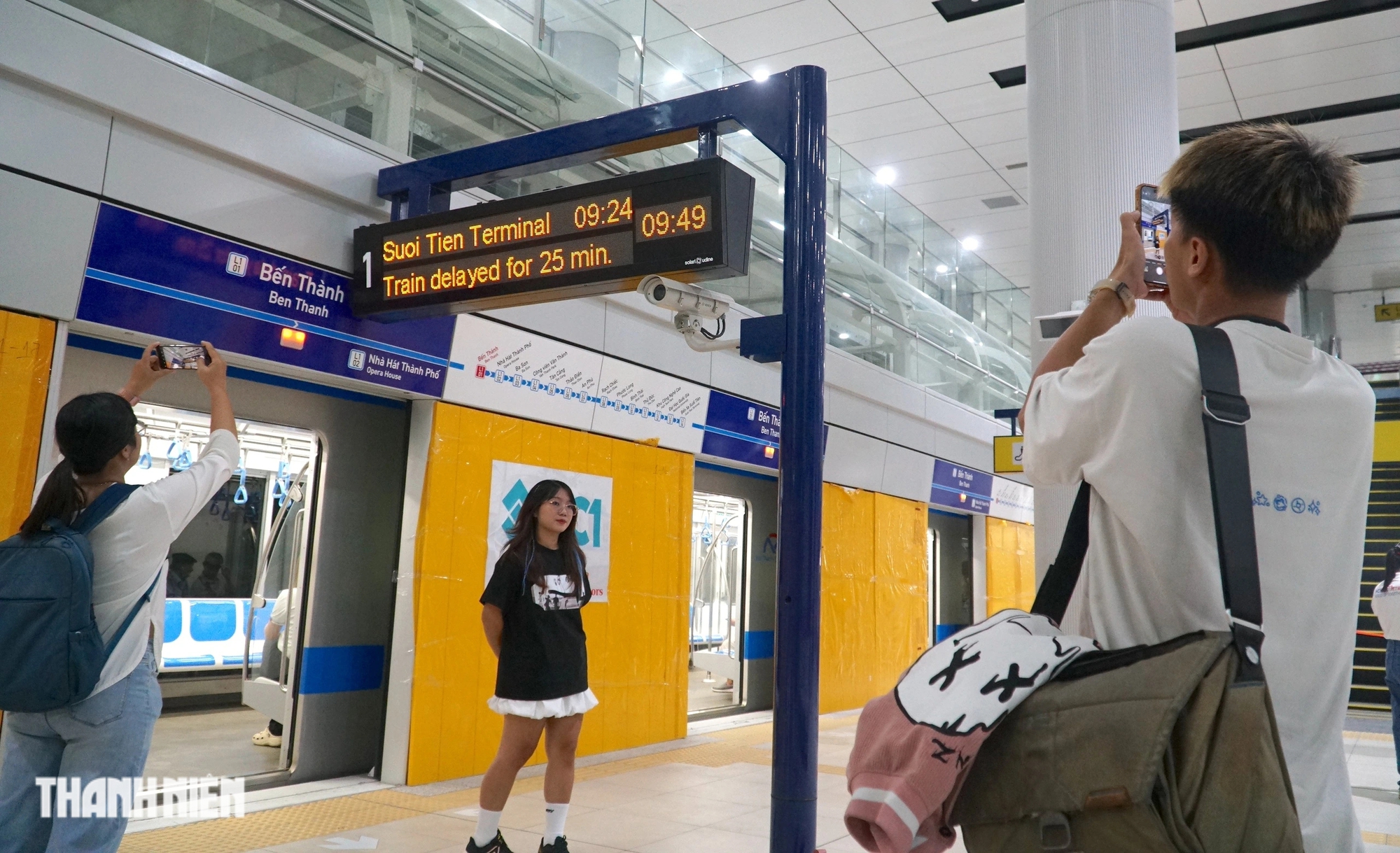 Đi hơn 50 km vào TP.HCM để lên tàu metro Bến Thành - Suối Tiên- Ảnh 6.