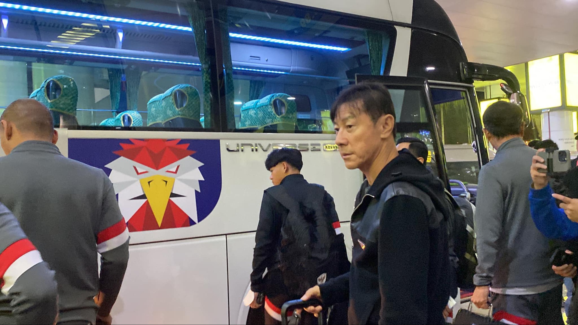 Coach Shin was thoughtful when he arrived in Vietnam, rushing with Indonesia to prepare for the host match - Photo 2.