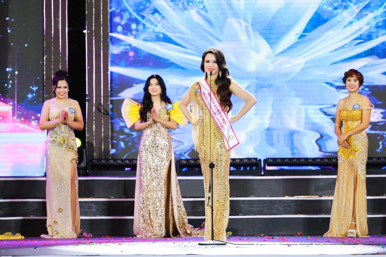 ນັກທຸລະກິດ ແຄ໋ງຮ່ວາ ຄວ້າຕຳແໜ່ງນາງງາມອາຊີ 2024 - ຮູບ 3. Lâm Thị Thủy truyền tải thông điệp ý nghĩa trong phần thi ứng xử