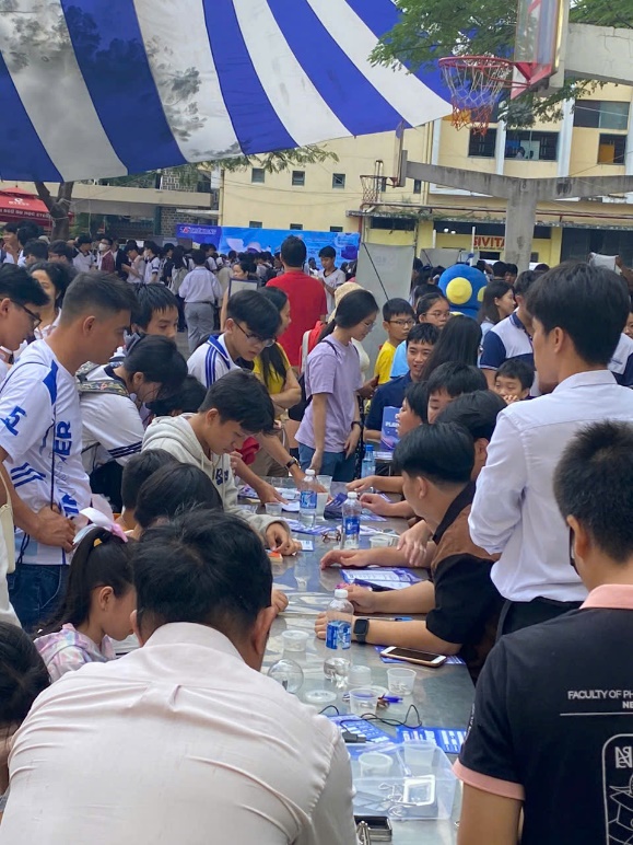 Nguyễn Khuyến Unilife mang đến Ngày hội Toán học mở 2024 app giáo dục Vina Test- Ảnh 2.