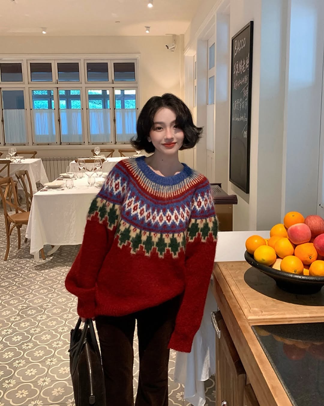 Gemusterte Pullover sind dieses Weihnachten beliebt – Foto 3. Áo len họa tiết được yêu thích trong Giáng sinh năm nay- Ảnh 3.