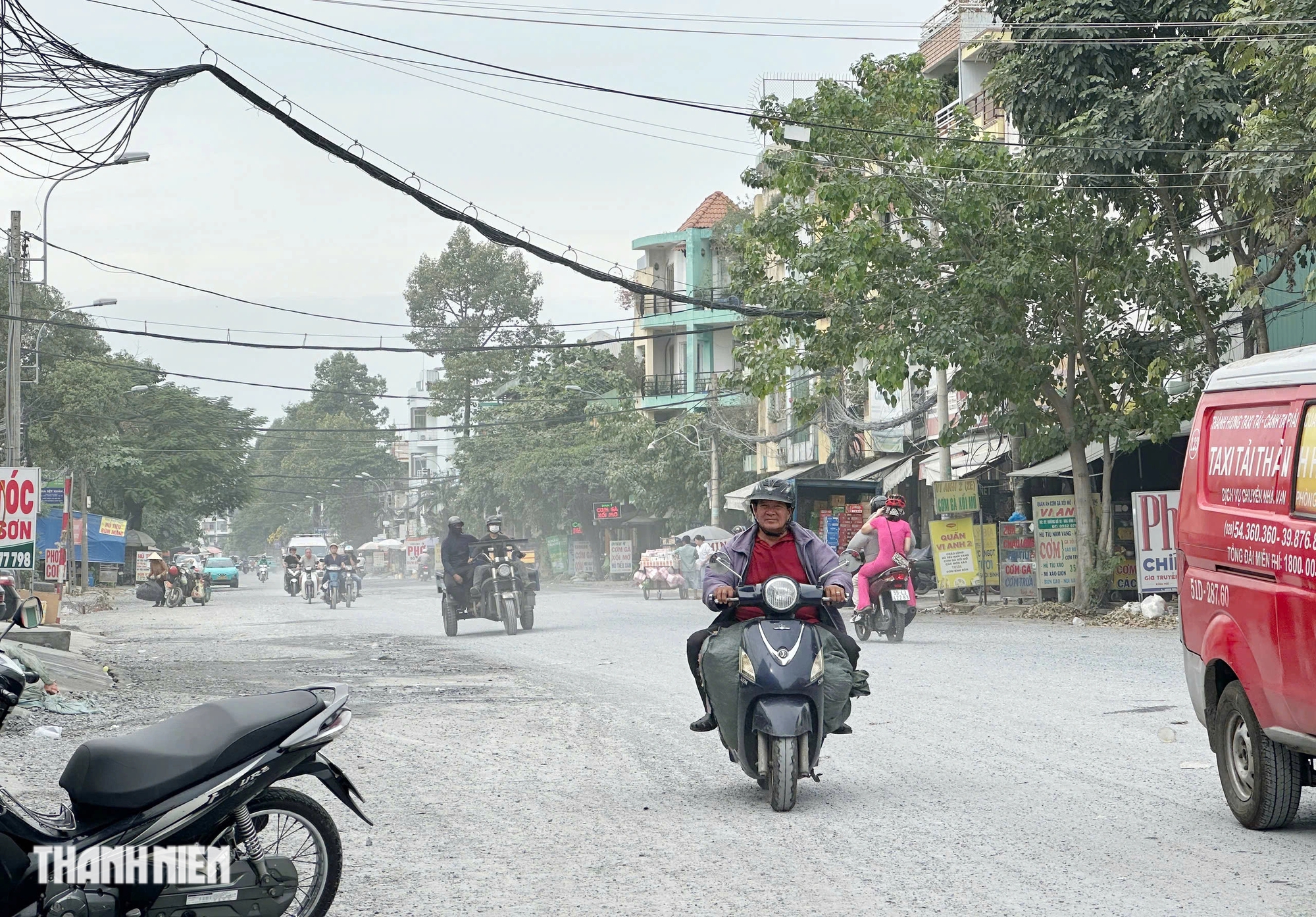 Người dân TP.HCM phải 'sống chung' với bụi: Ăn, ngủ cũng không thoát...- Ảnh 2.