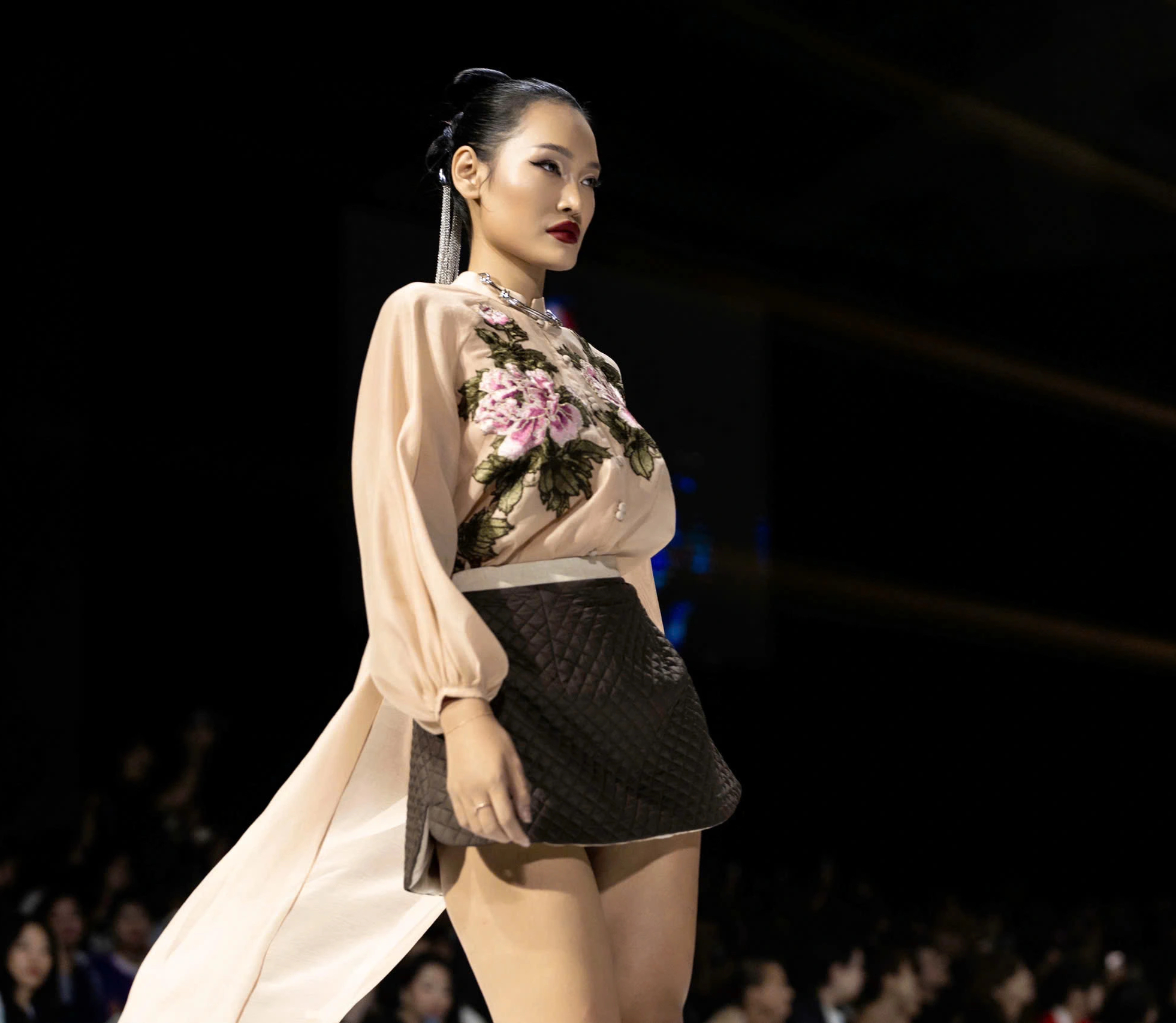 Ζεσταθείτε με το αντιπροσωπευτικό χρώμα του 2025 - καφέ καφέ - Φωτογραφία 8. Làm ấm mình với màu đại diện của năm 2025 - nâu cà phê- Ảnh 8.