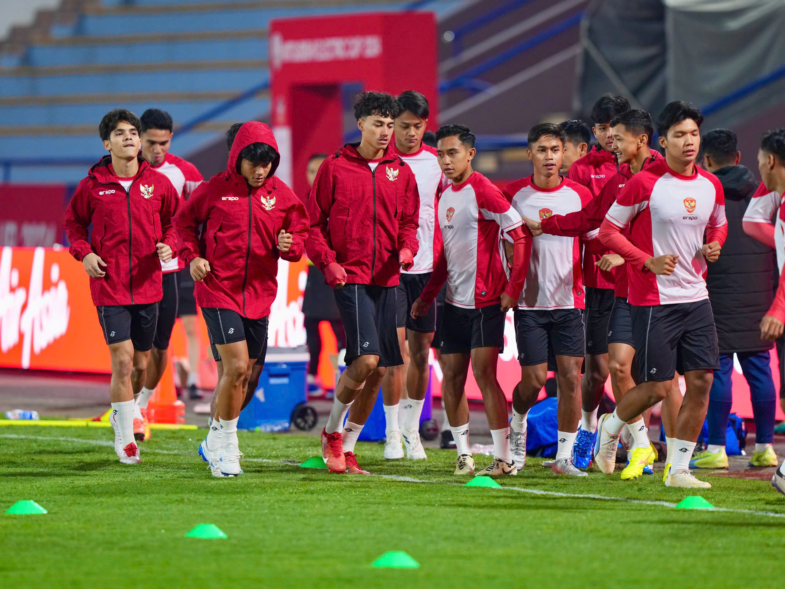 Before the key match Vietnam - Indonesia, coach Shin Tae-yong complained about this again - Photo 6.