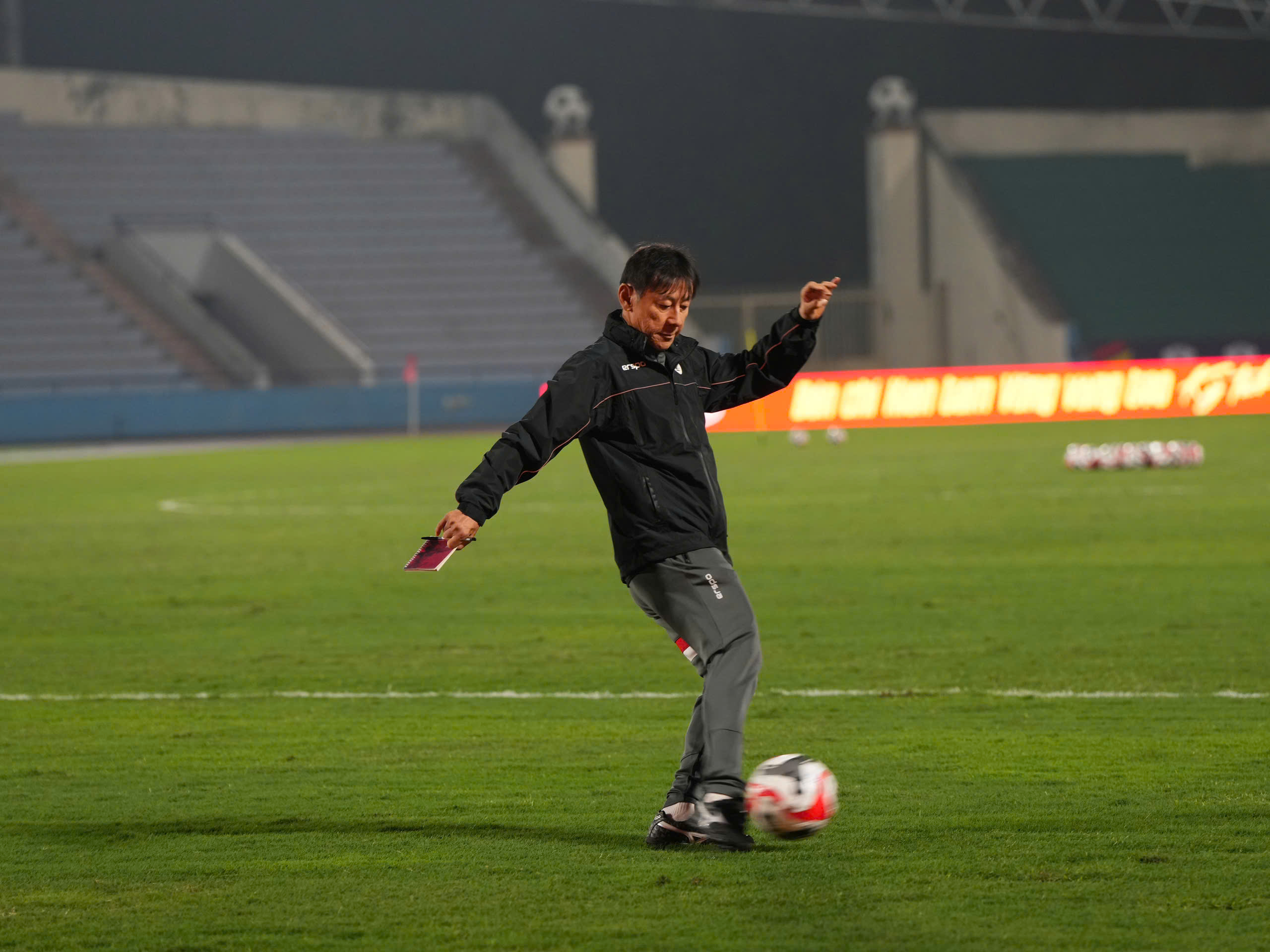 Before the key match Vietnam - Indonesia, coach Shin Tae-yong complained about this again - Photo 3.