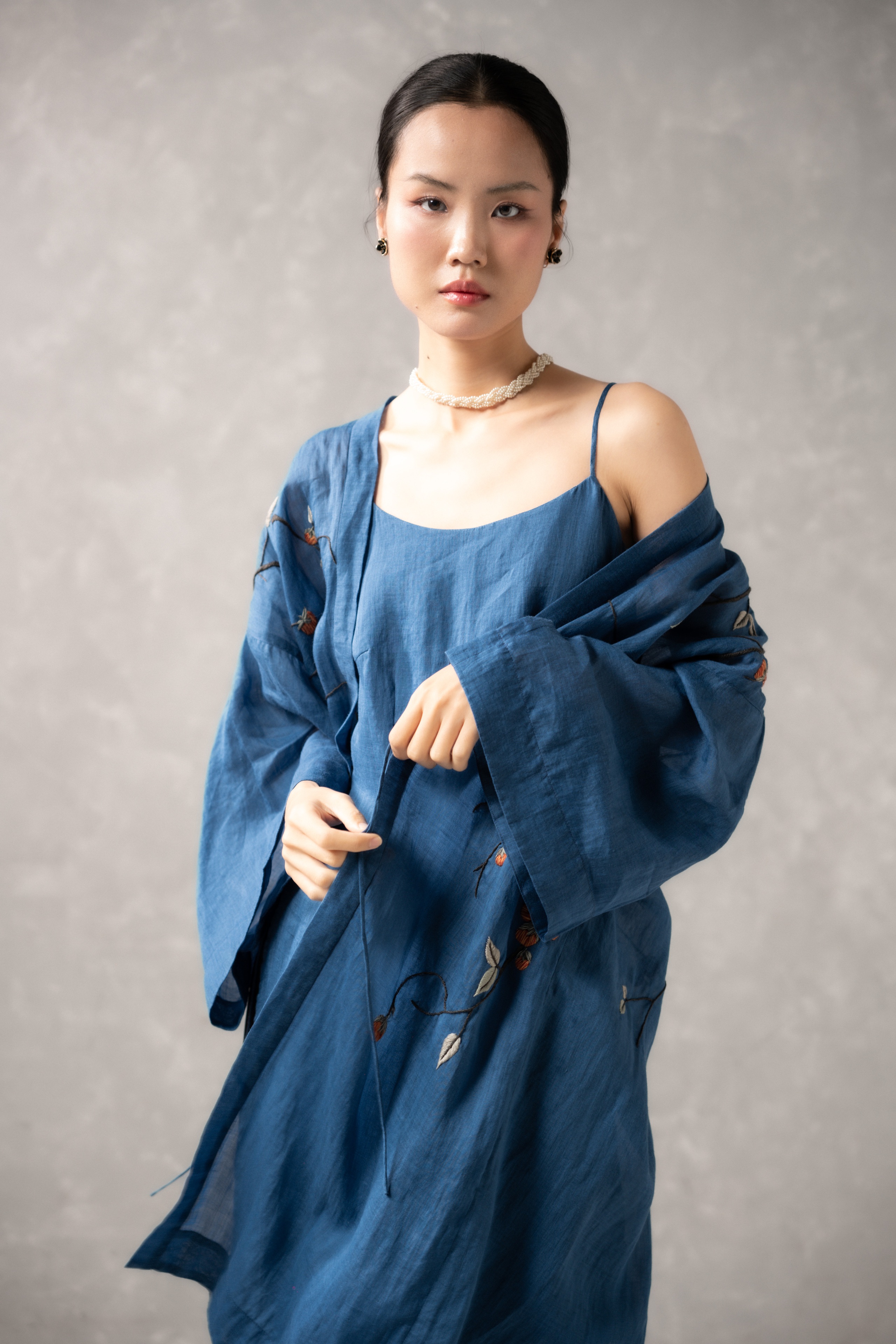 Jaket tipis untuk hari dingin, cocok untuk cuaca saat ini di Kota Ho Chi Minh - Foto 7. Áo khoác mỏng nhẹ cho ngày se lạnh, hợp thời tiết TP.HCM lúc này- Ảnh 7.
