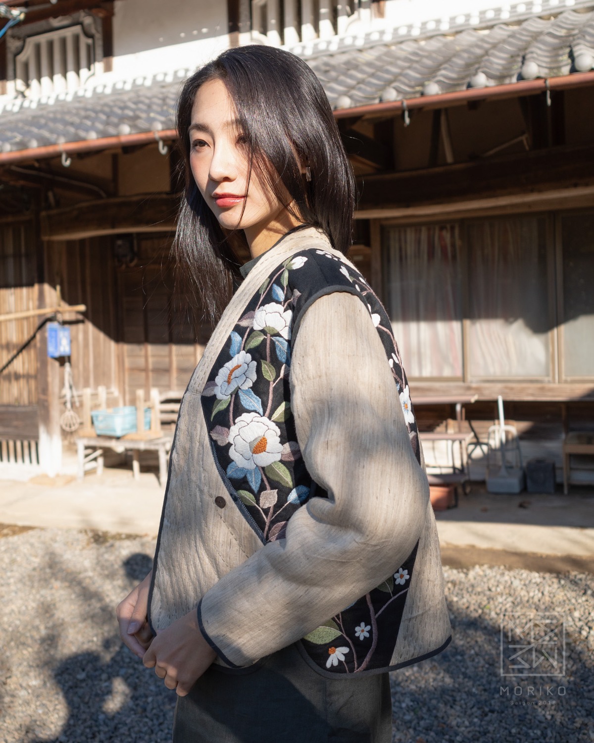 Jaket tipis untuk hari dingin, cocok untuk cuaca saat ini di Kota Ho Chi Minh - Foto 1. Áo khoác mỏng nhẹ cho ngày se lạnh, hợp thời tiết TP.HCM lúc này- Ảnh 1.