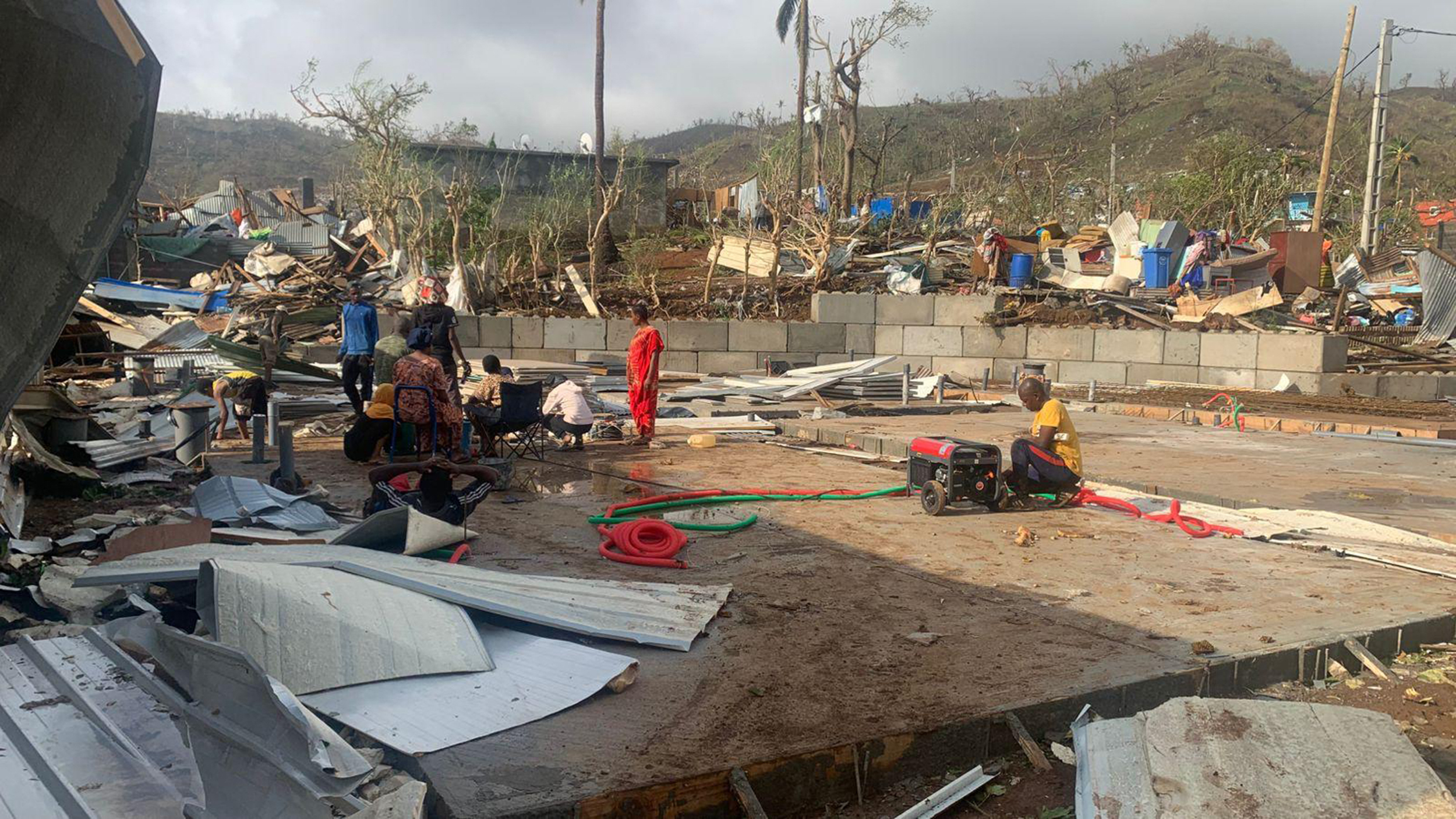 Storm Chido swept across the French island of Mayotte, hundreds of people may have died - Photo 2.