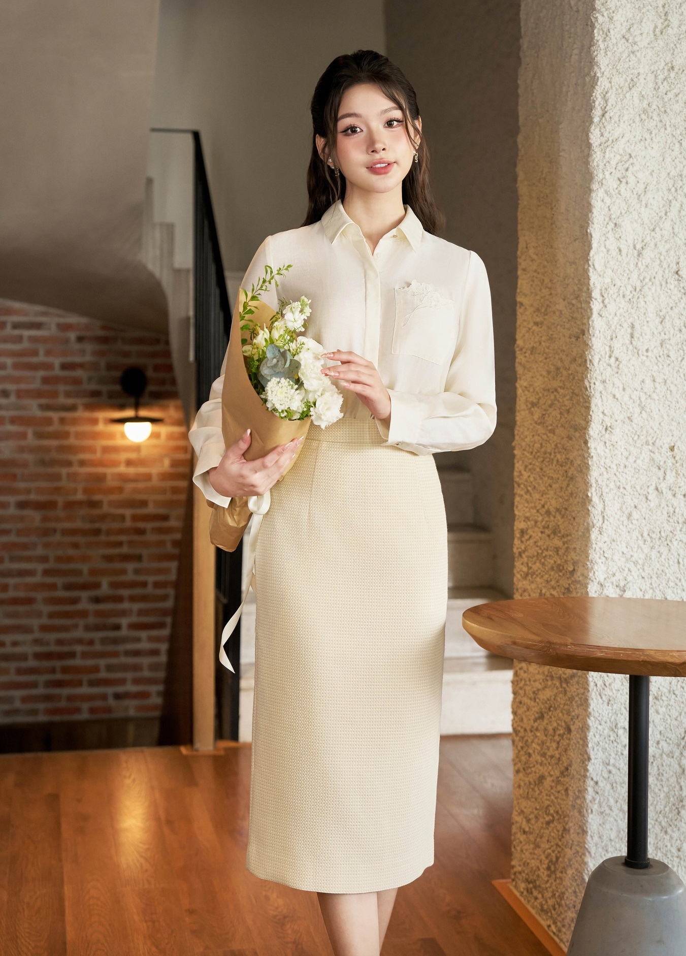 Mevsim ne olursa olsun gömlek gardırobun her zaman 'yenilmez' tasarımıdır - Fotoğraf 3. Bất kể mùa nào, áo sơ mi luôn là thiết kế 'bất bại' trong tủ đồ- Ảnh 3.