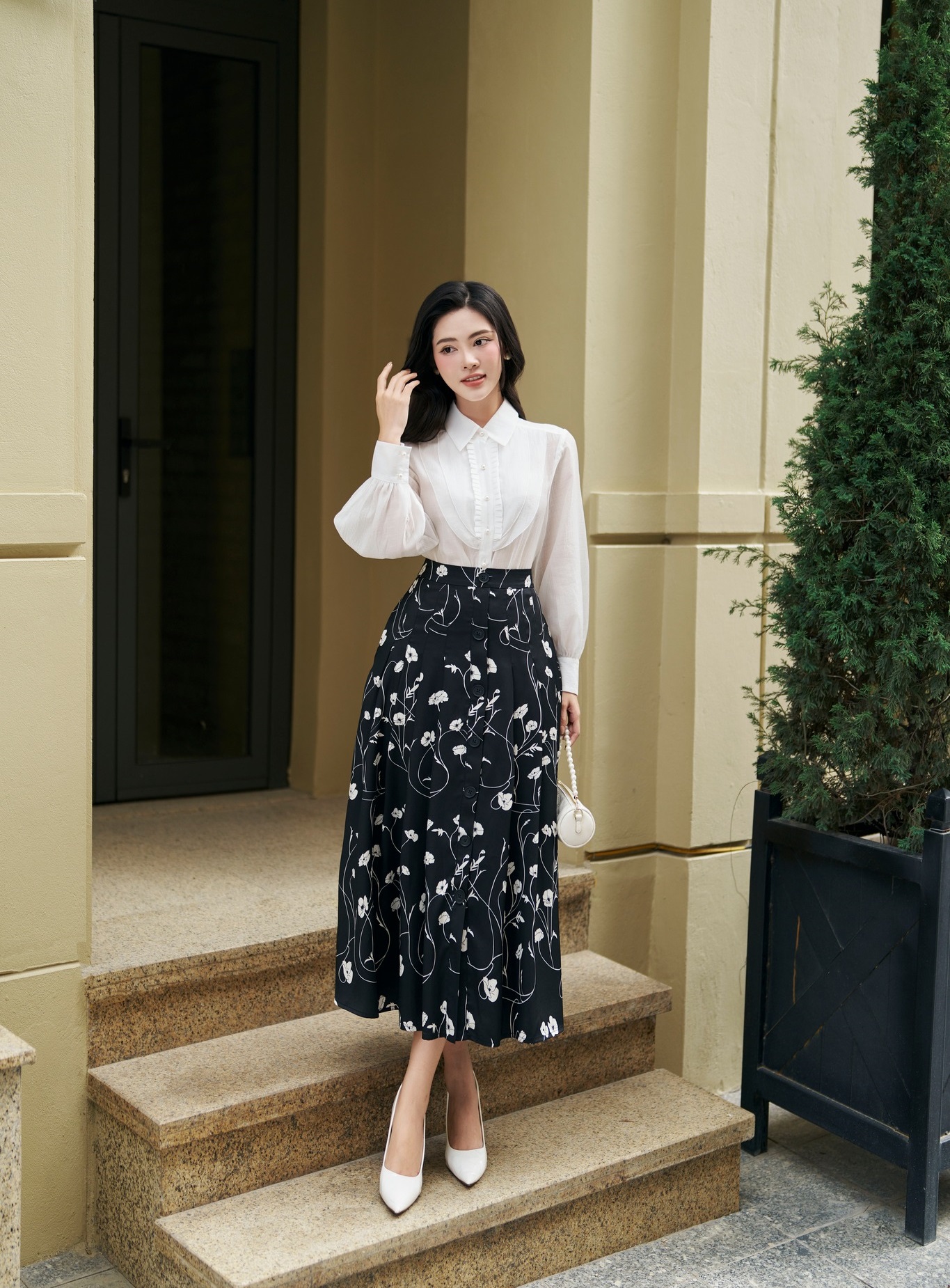 Hangi mevsim olursa olsun, gömlek gardırobun her zaman 'yenilmez' tasarımıdır - Fotoğraf 8. Bất kể mùa nào, áo sơ mi luôn là thiết kế 'bất bại' trong tủ đồ- Ảnh 8.