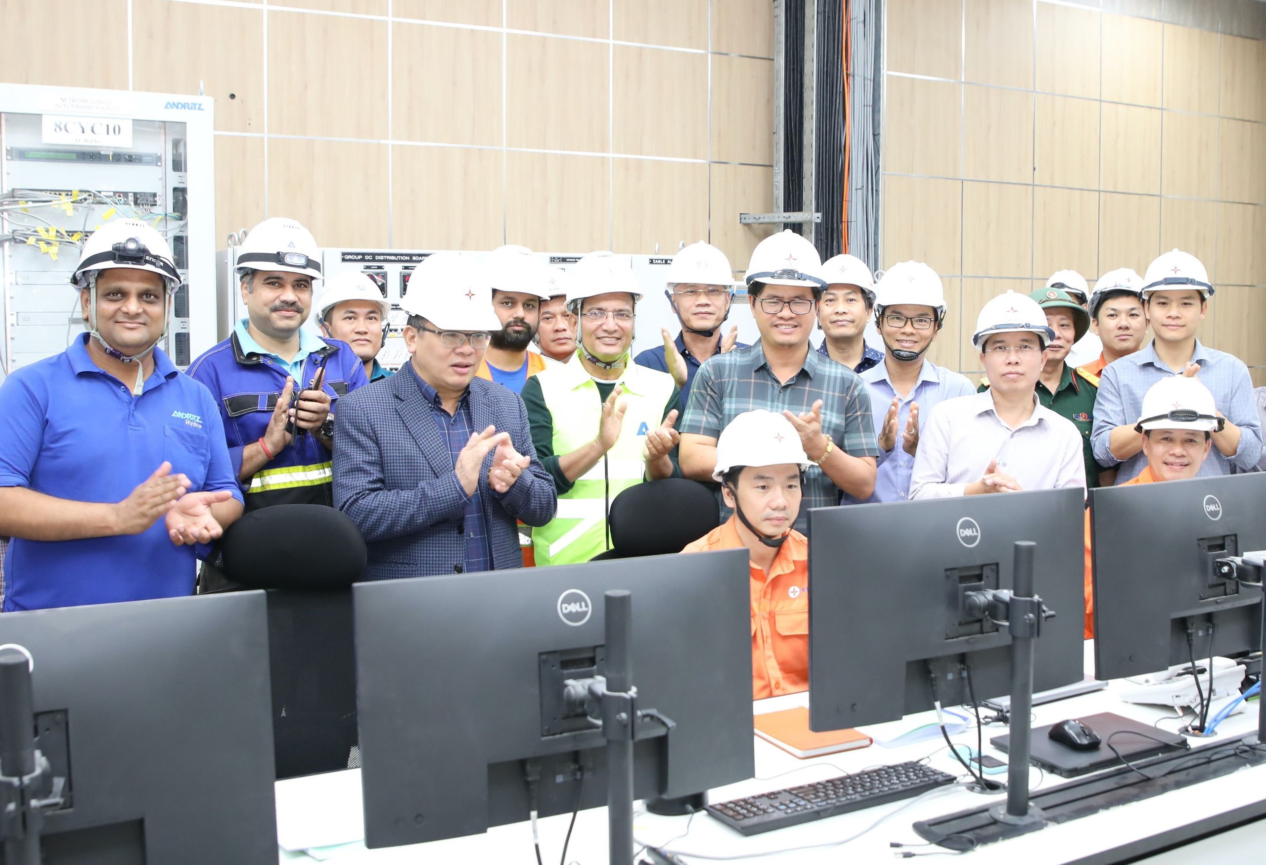 Vượt tiến độ 18 ngày, tổ máy số 2 Thủy điện Ialy hòa lưới thành công- Ảnh 2. Vượt tiến độ 18 ngày, tổ máy số 2 Thủy điện Ialy hòa lưới thành công- Ảnh 2.
