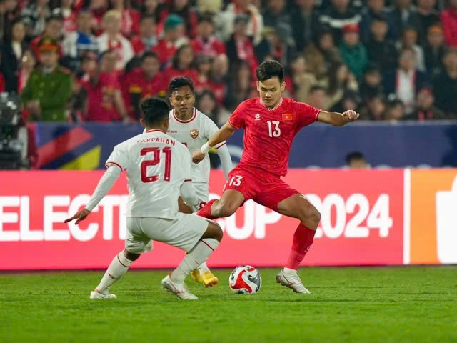 Bảng xếp hạng AFF Cup 2024 mới nhất: Việt Nam lấy lại ngôi đầu, đẩy Indonesia vào thế khó- Ảnh 1.