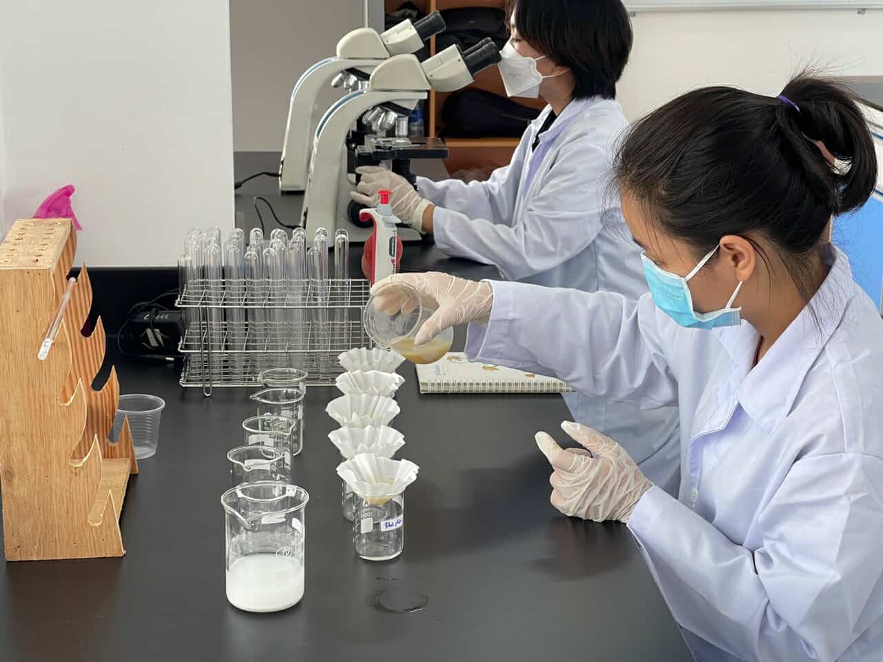 2025年旧正月ボーナス:一部の大学では1人当たり5000万VNDと最低のボーナスを設定 - 写真1。 Thưởng Tết Nguyên đán 2025: Có trường ĐH thấp nhất 50 triệu đồng/người- Ảnh 1.