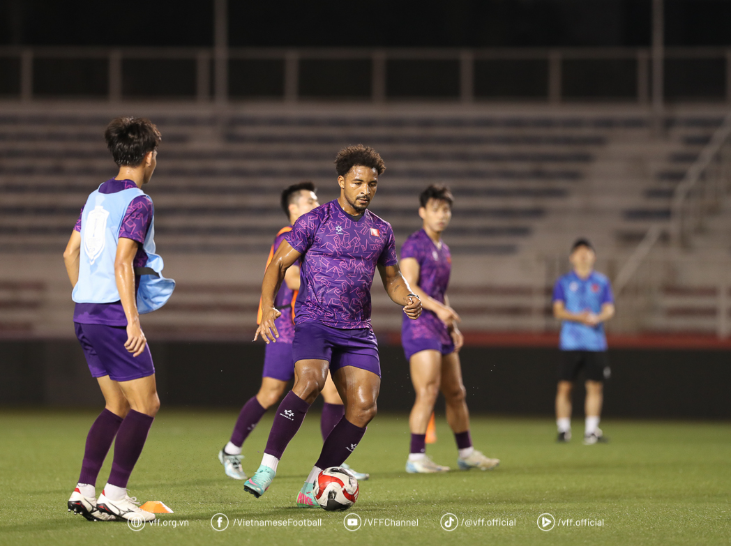 AFF Cup: Vietnam team's first training session in the Philippines, ready to win 3 points - Photo 13.