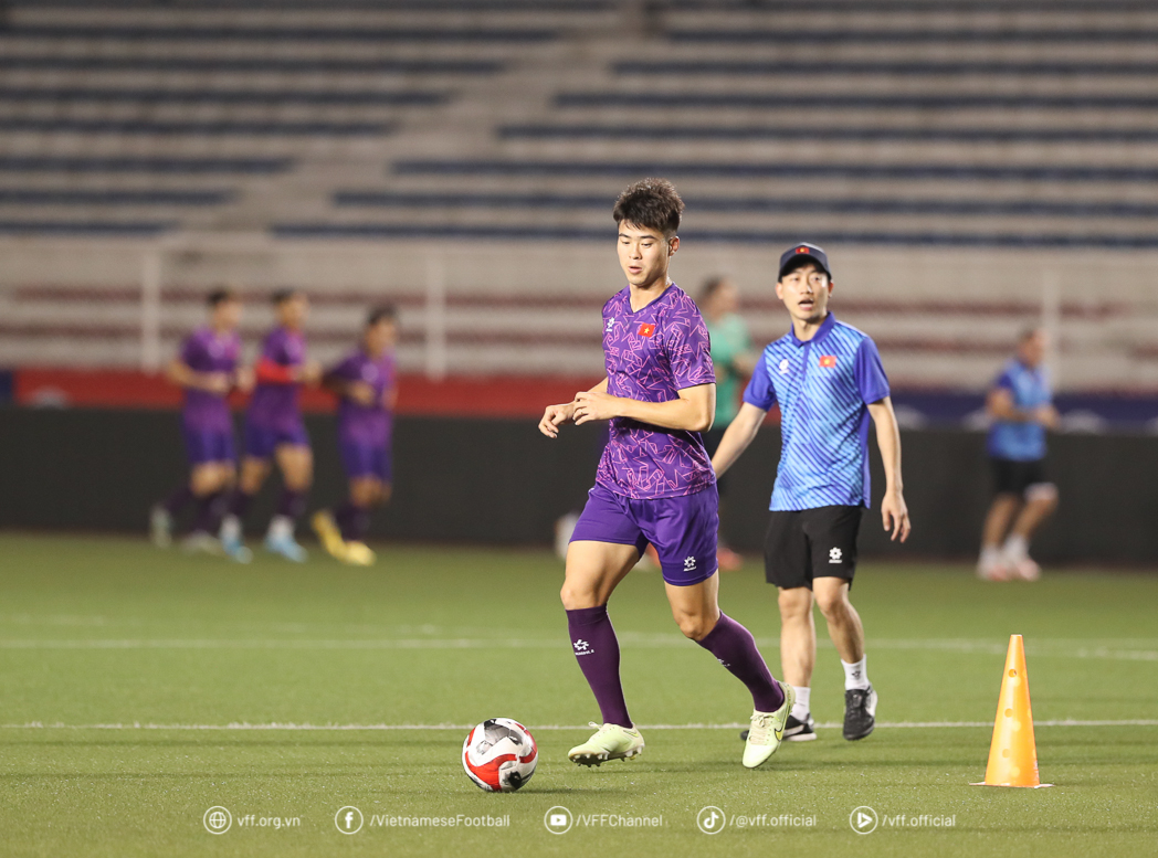 AFF Cup: Vietnam team's first practice session in the Philippines, ready to win 3 points - Photo 23.