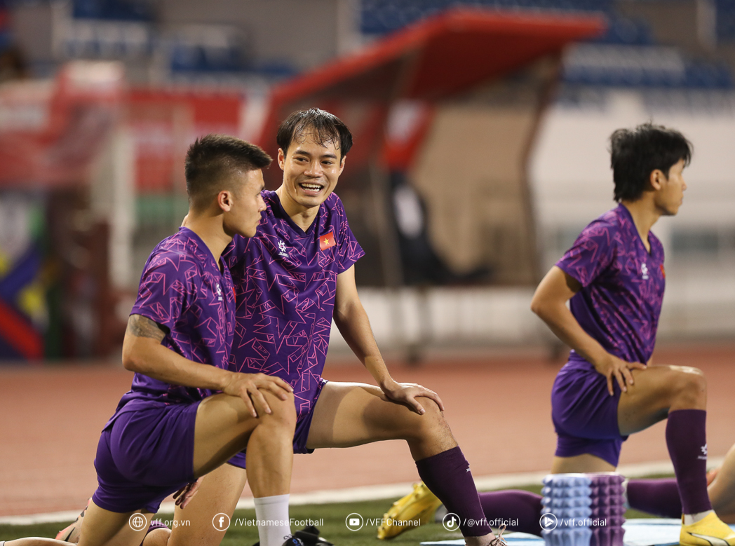 AFF Cup: Vietnam team's first practice session in the Philippines, ready to win 3 points - Photo 9.