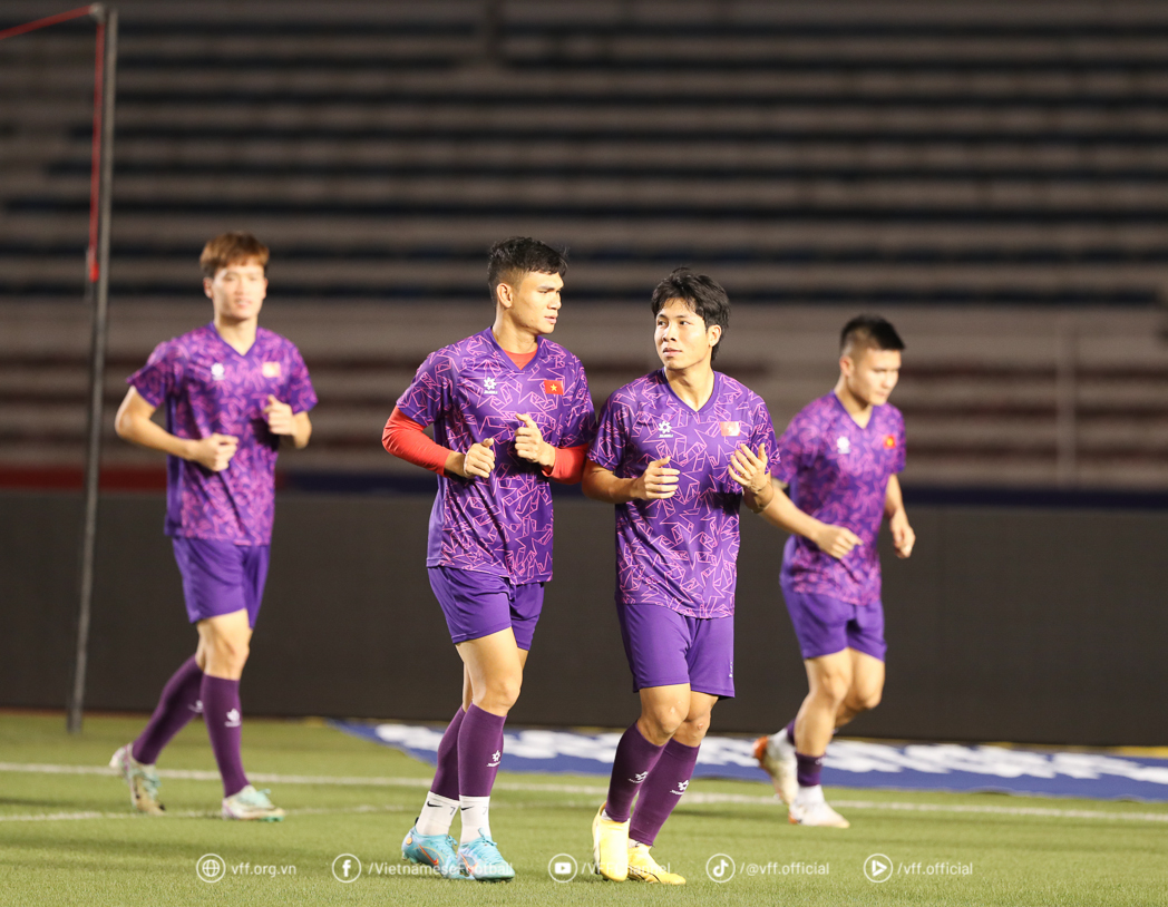 AFF Cup: Vietnam team's first practice session in the Philippines, ready to win 3 points - Photo 20.