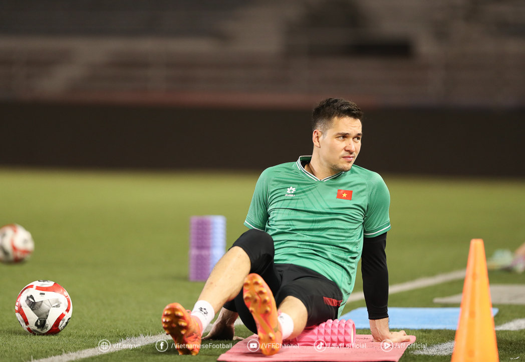 AFF Cup: Vietnam team's first practice session in the Philippines, ready to win 3 points - Photo 18.