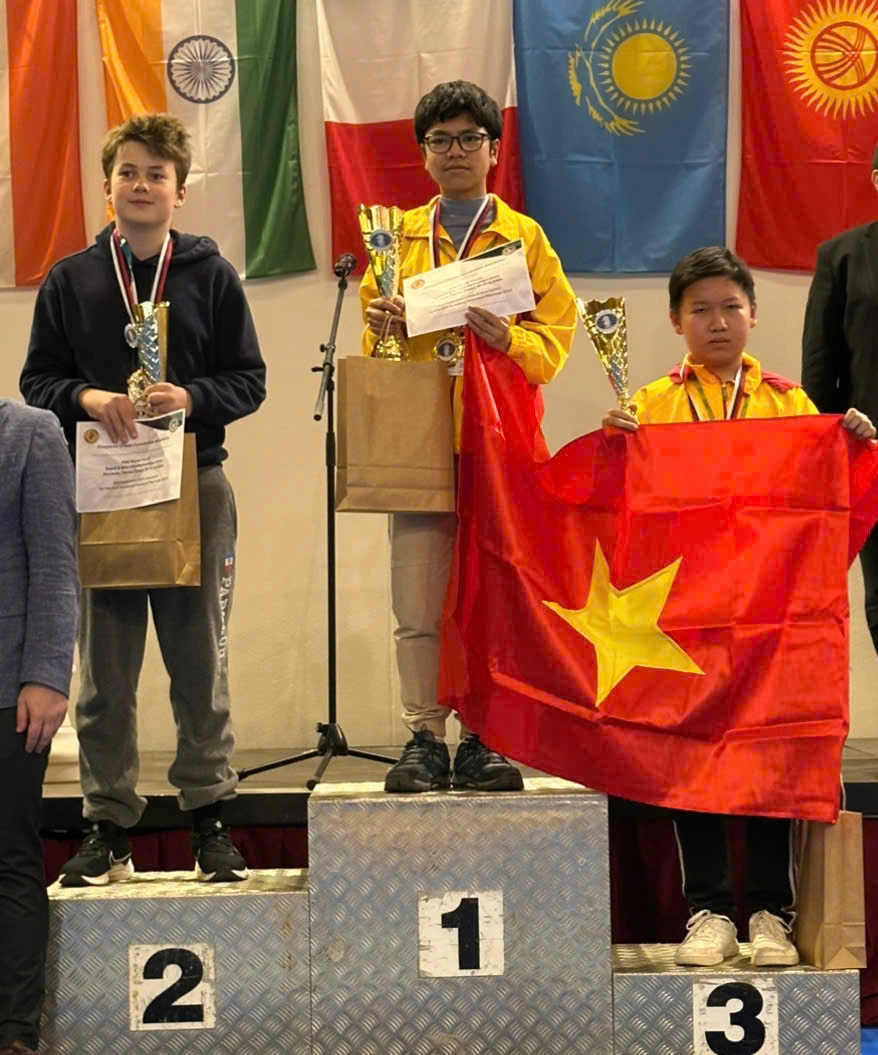 13-year-old chess player Dau Khuong Duy won double world youth chess gold medal - Photo 2.