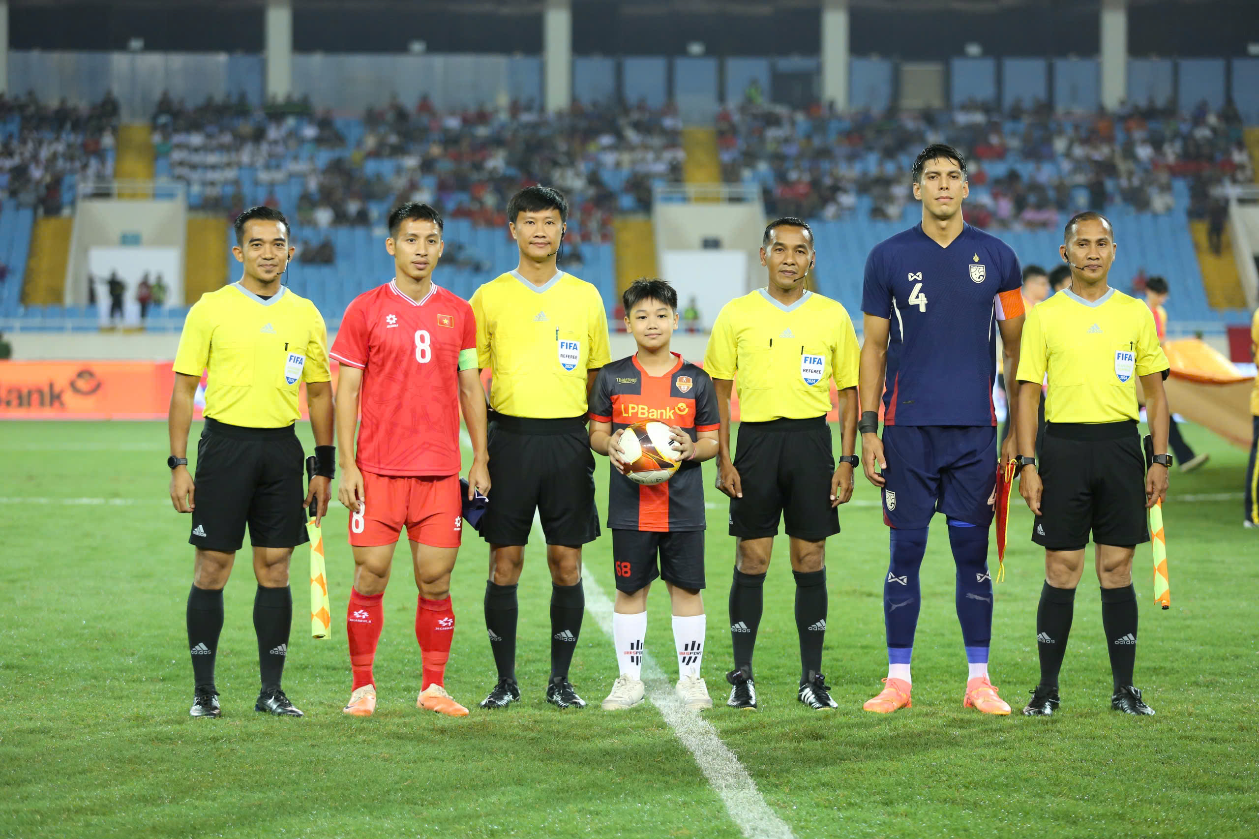 AFF Cup 2024: Vietnamese referees increase dramatically, VAR is operated in an unprecedented unique way - Photo 2.