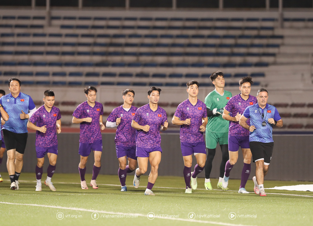 AFF Cup: Vietnam team's first practice session in the Philippines, ready to win 3 points - Photo 4.