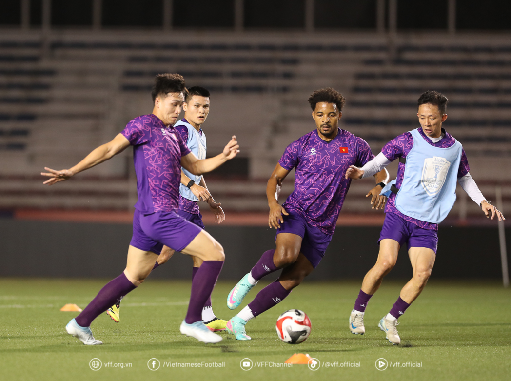 AFF Cup: Vietnam team's first practice session in the Philippines, ready to win 3 points - Photo 15.