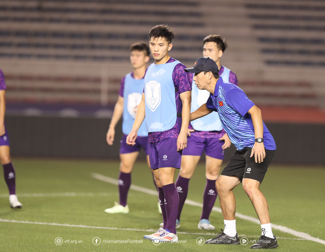 AFF Cup: Vietnam team's first practice session in the Philippines, ready to win 3 points - Photo 19.