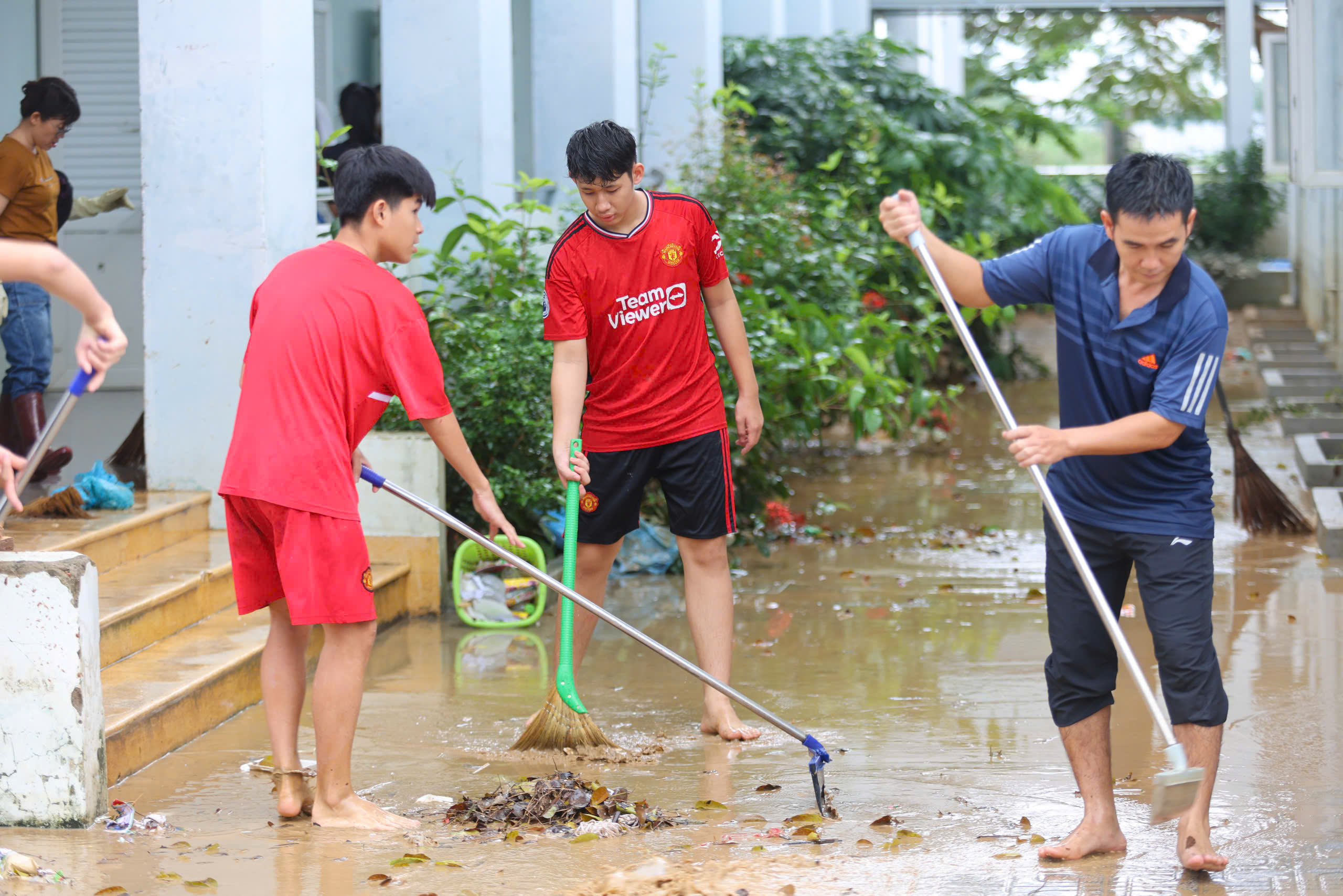 Nhiều khu vực phía tây Nha Trang bị ngập sâu- Ảnh 5.