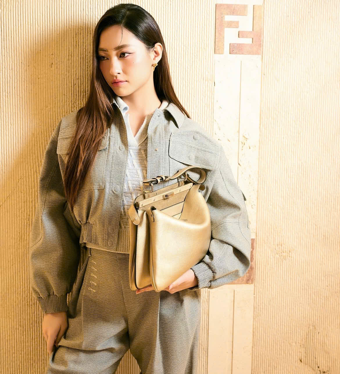 ដំឡើងស្ទីលរបស់អ្នកជាមួយនឹង 3 ខោដែលឡូយខ្លាំង - រូបថត 2. Nâng tầm phong cách với 3 dáng quần cực kỳ tôn dáng- Ảnh 2.