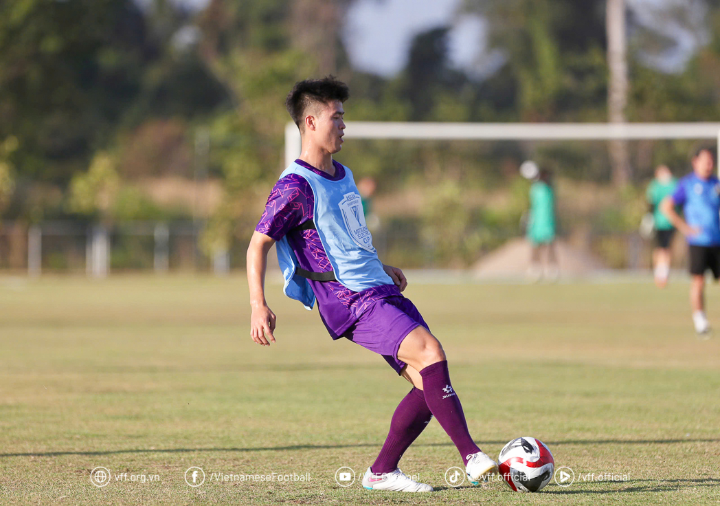 Coach Kim Sang-sik did the same thing as Mr. Troussier, Vietnam's lineup against the Philippines gradually revealed? - Photo 9.