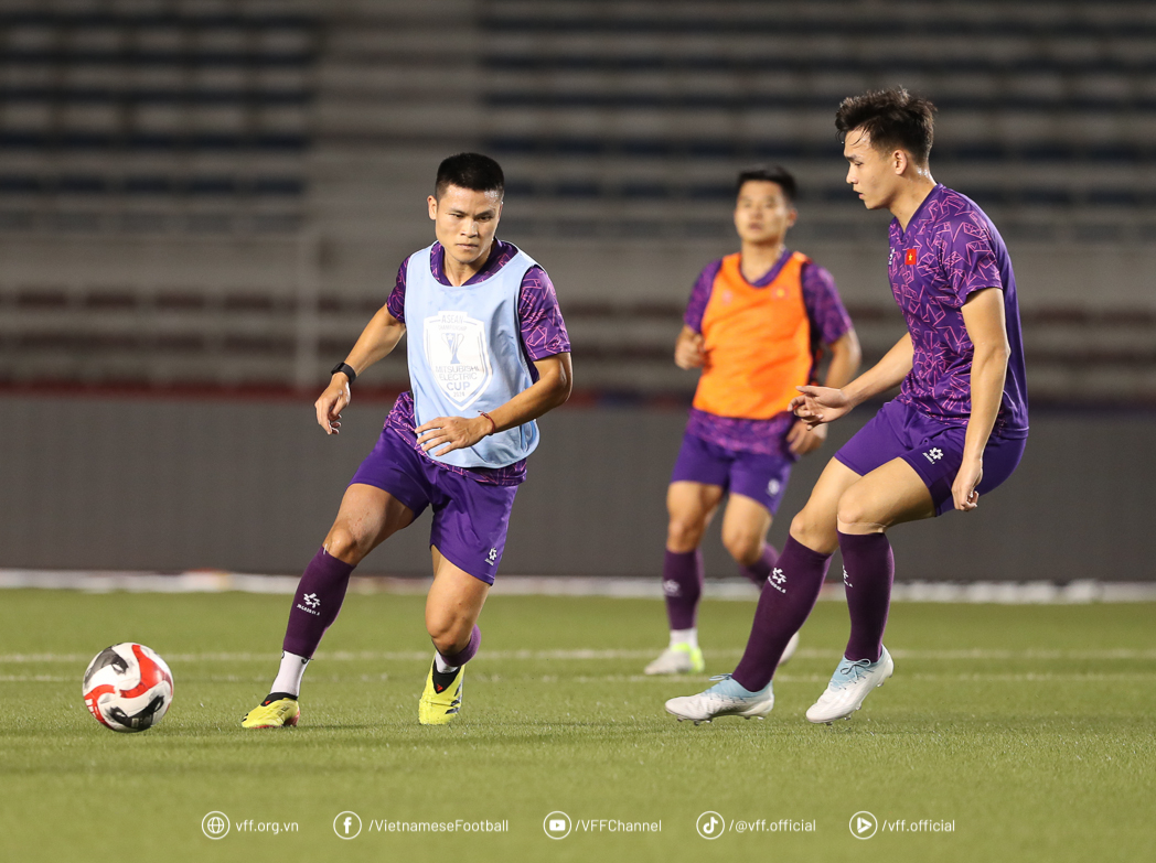 Coach Kim Sang-sik did the same thing as Mr. Troussier, Vietnam's lineup against the Philippines gradually revealed? - Photo 16.