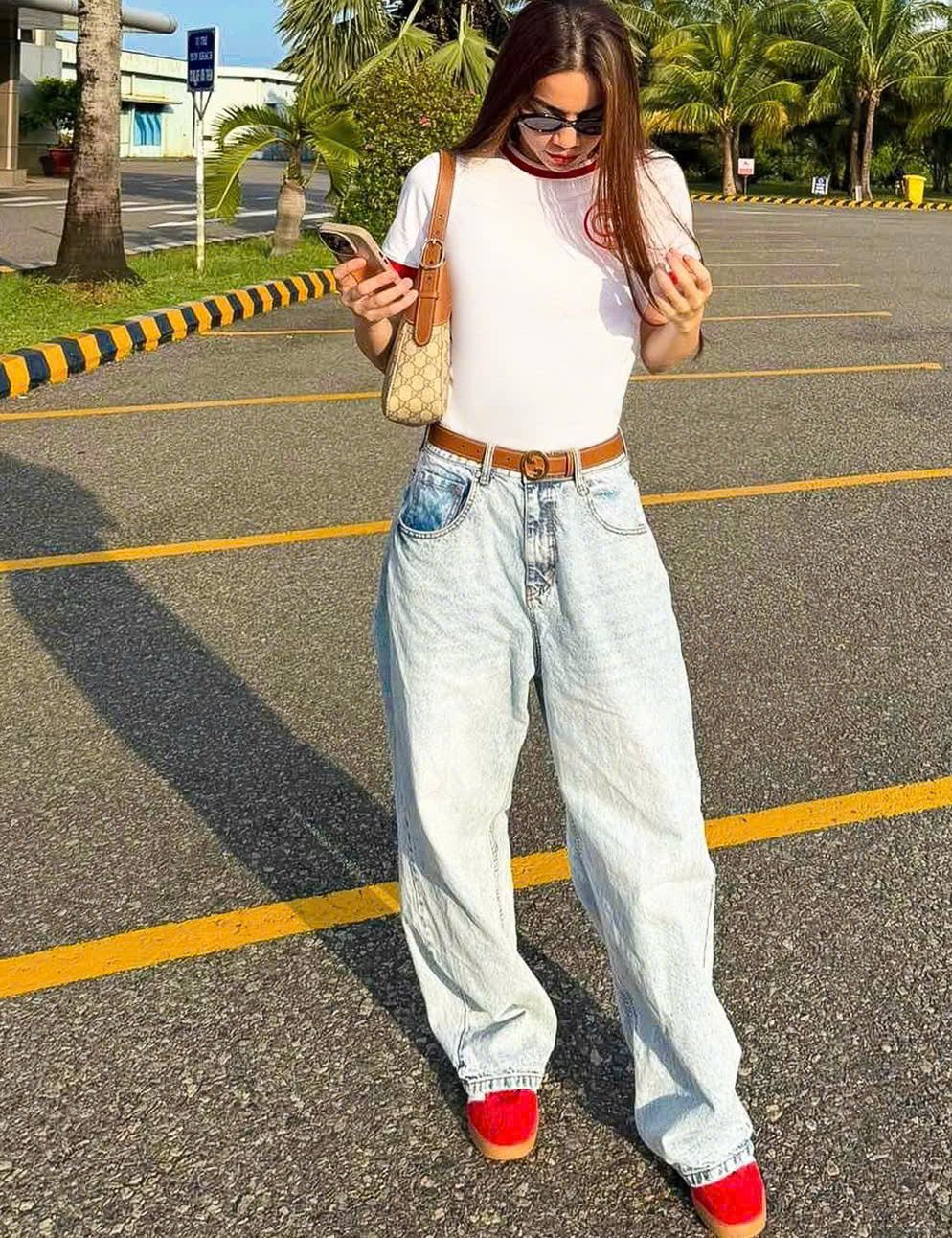 ដំឡើងស្ទីលរបស់អ្នកជាមួយនឹង 3 ខោដែលស្អាតខ្លាំង - រូបថត 6. Nâng tầm phong cách với 3 dáng quần cực kỳ tôn dáng- Ảnh 6.