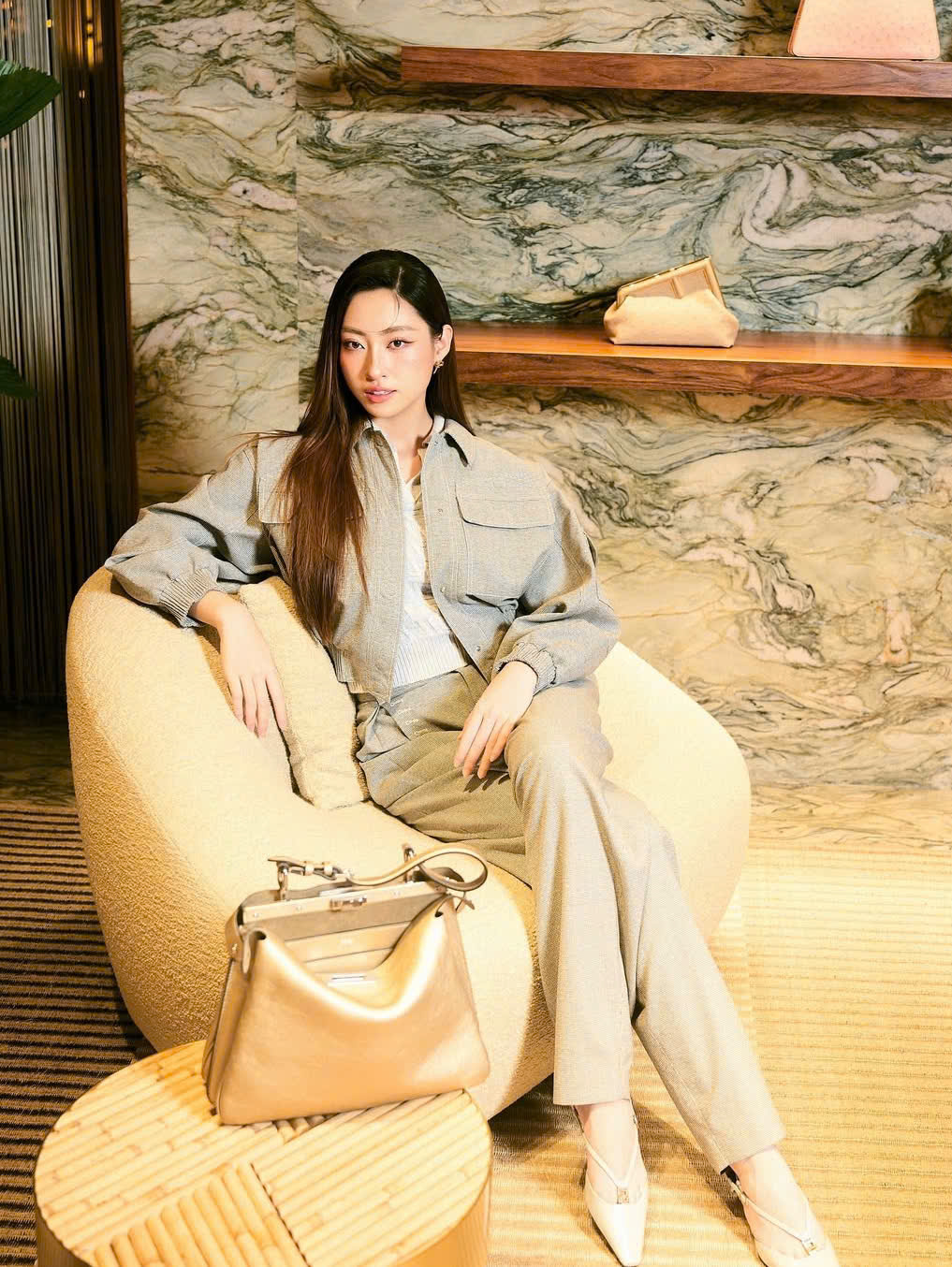 ដំឡើងស្ទីលរបស់អ្នកជាមួយនឹងខោដែលគួរឱ្យទាក់ទាញបំផុតចំនួន ៣ - រូបថត ១. Nâng tầm phong cách với 3 dáng quần cực kỳ tôn dáng- Ảnh 1.