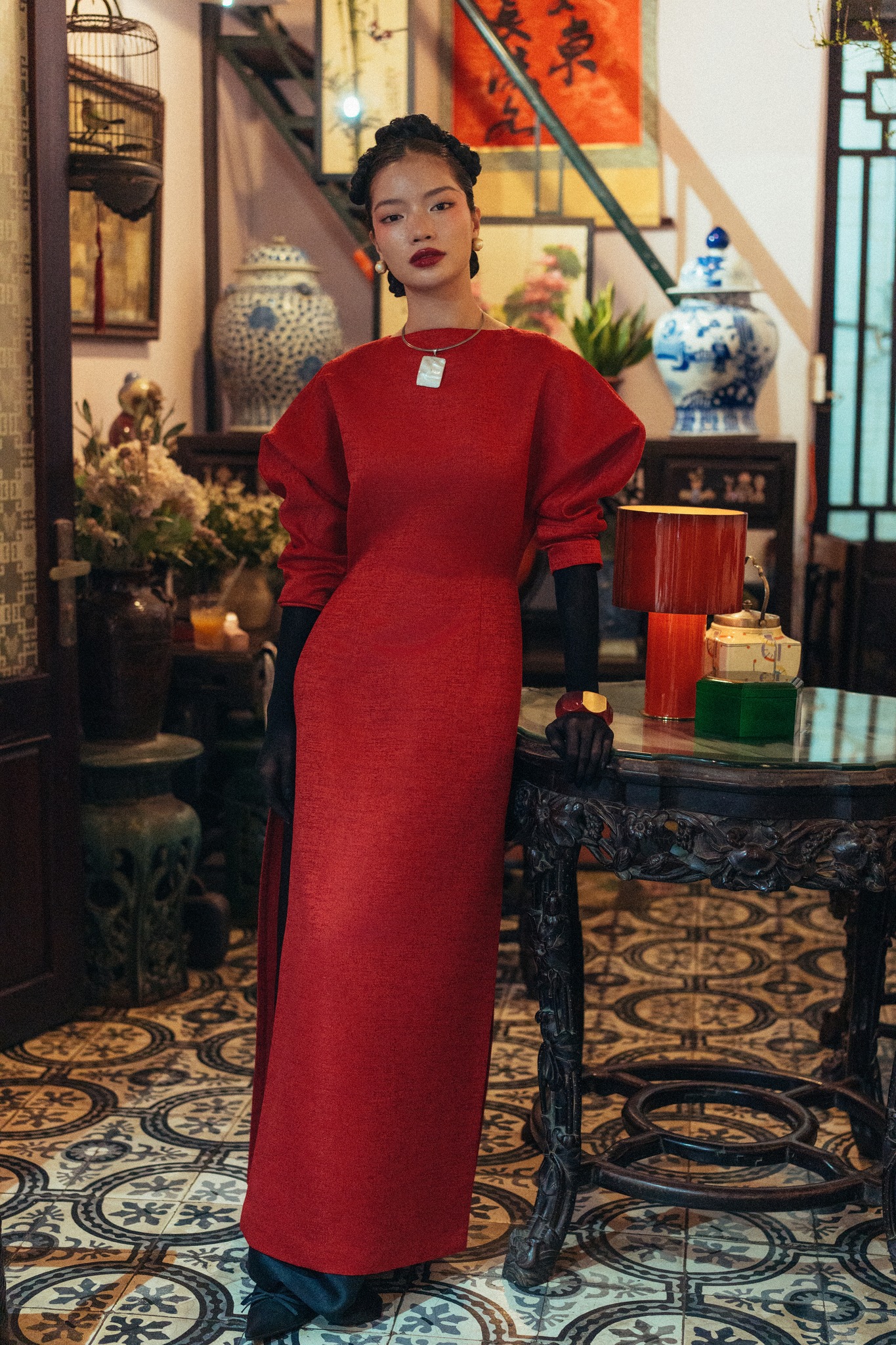 Modernizované Ao Dai, nový pohled na moderní, úspěšné ženy - Foto 6. Áo dài cách tân, góc nhìn mới về người phụ nữ hiện đại, thành đạt- Ảnh 6.