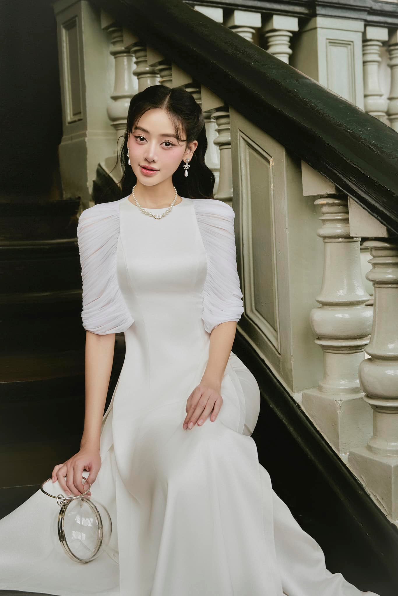 Modernizované Ao Dai, nový pohled na moderní, úspěšné ženy - Foto 2. Áo dài cách tân, góc nhìn mới về người phụ nữ hiện đại, thành đạt- Ảnh 2.