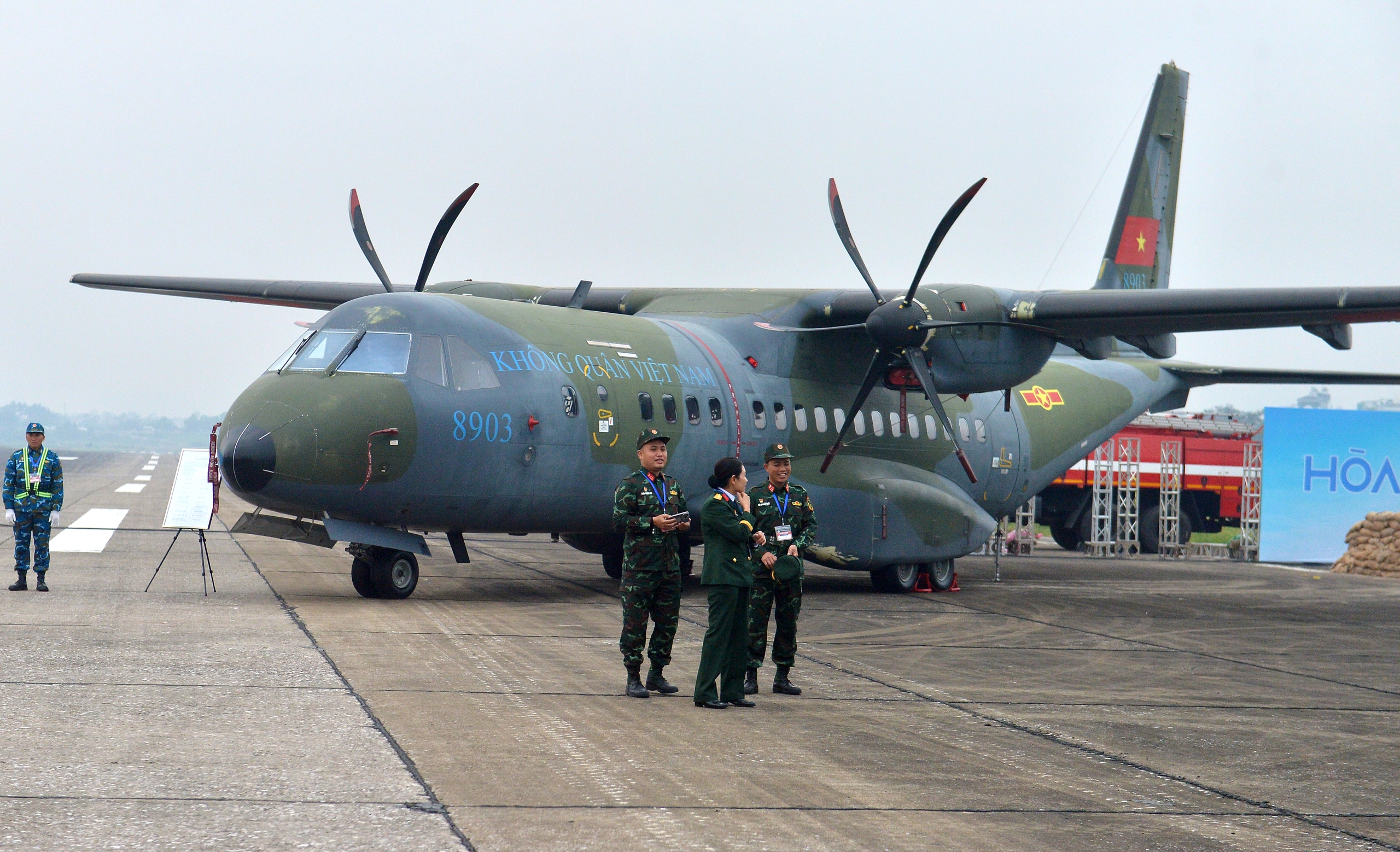 Xem 'ngựa thồ' CASA C-295 và máy bay 'Made in Vietnam' tại triển lãm quốc phòng 2024- Ảnh 1.