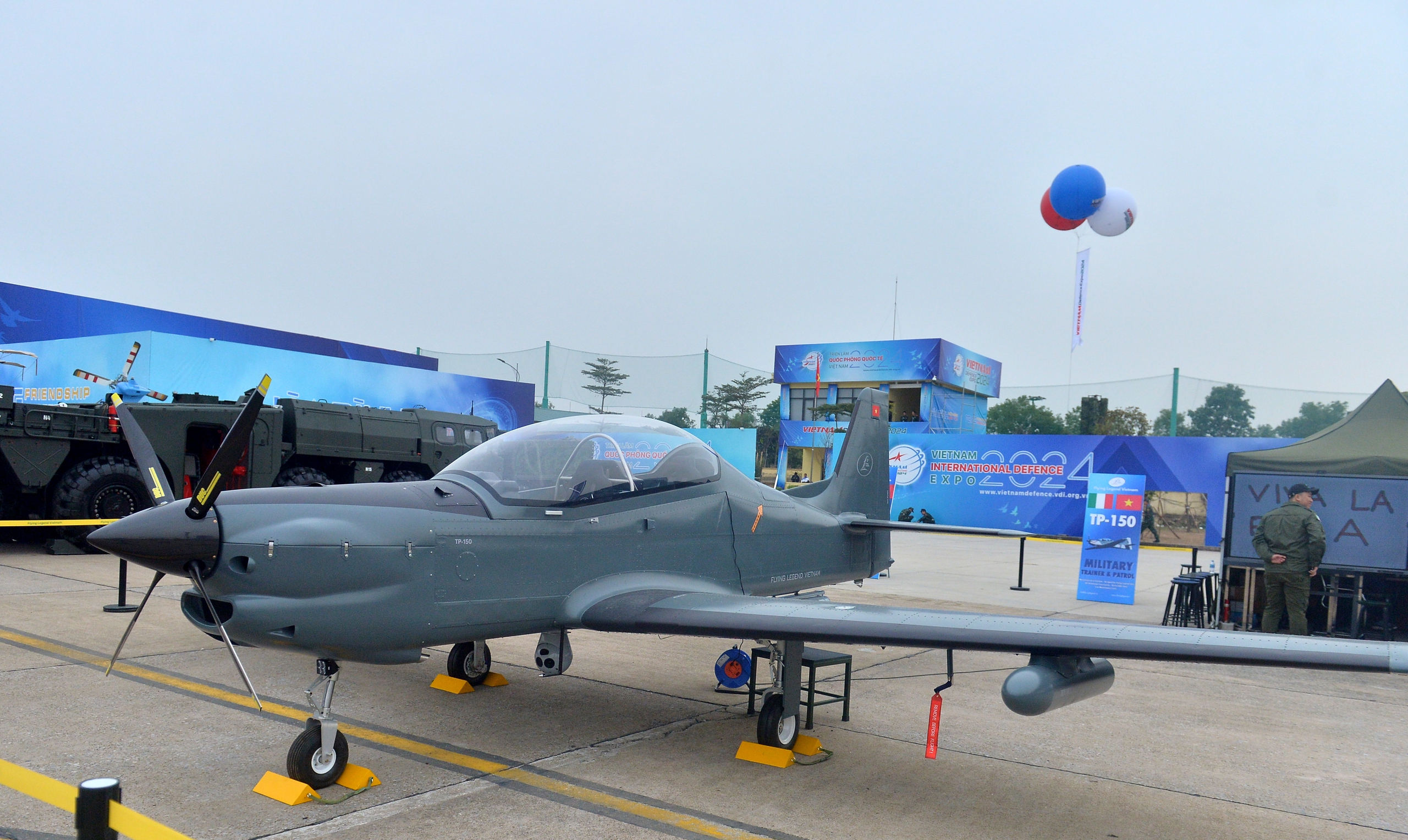 Xem 'ngựa thồ' CASA C-295 và máy bay 'Made in Vietnam' tại triển lãm quốc phòng 2024- Ảnh 9.