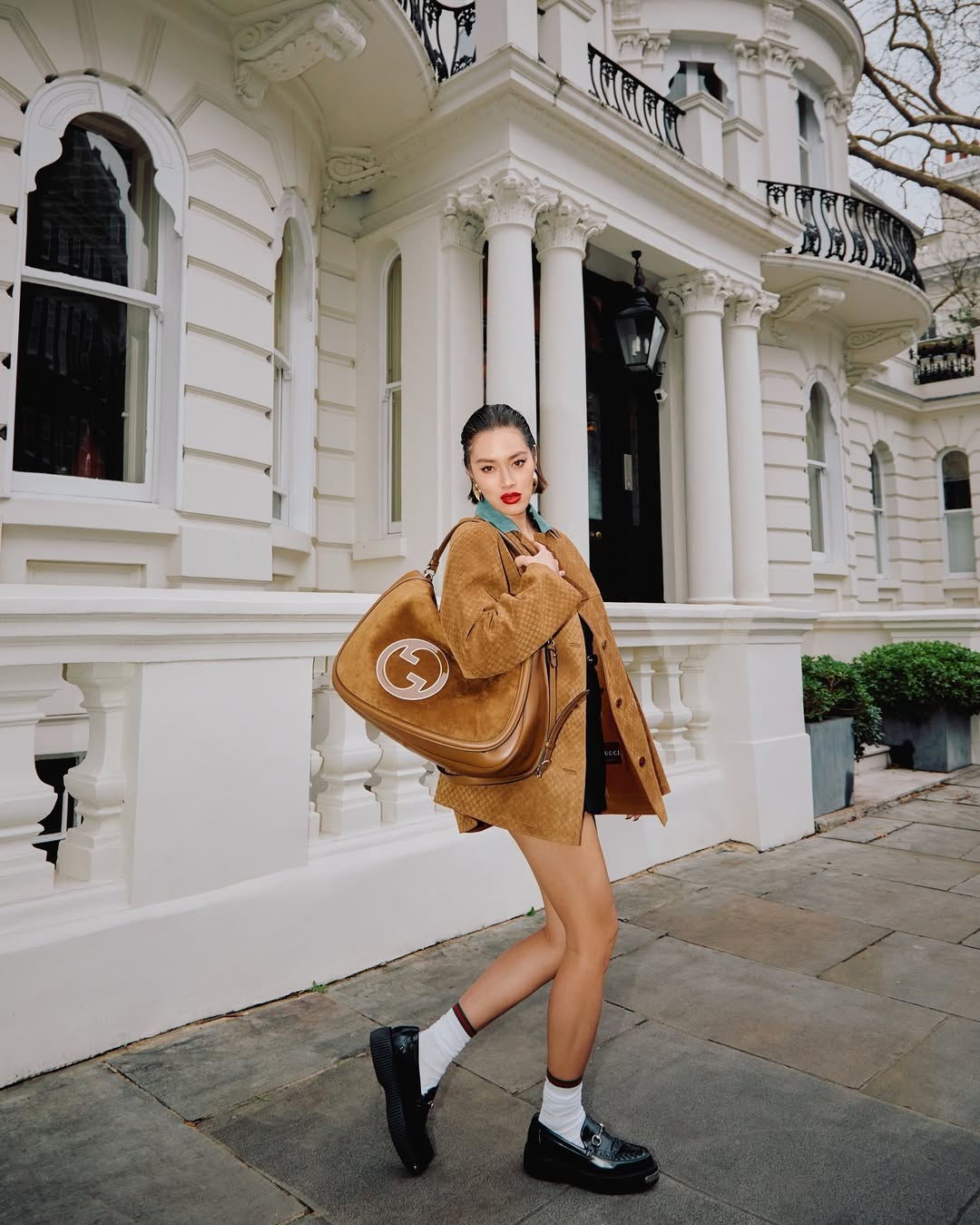 Sepatu nyaman yang cocok dengan semua jenis pakaian musim dingin - Foto 7. Những mẫu giày êm chân, hợp với mọi loại trang phục mùa đông- Ảnh 7.
