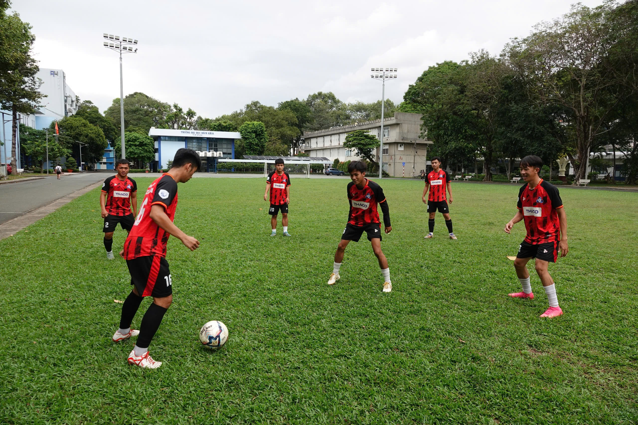 Đội Trường ĐH Bách khoa quyết vào vòng chung kết TNSV THACO Cup 2025- Ảnh 2.