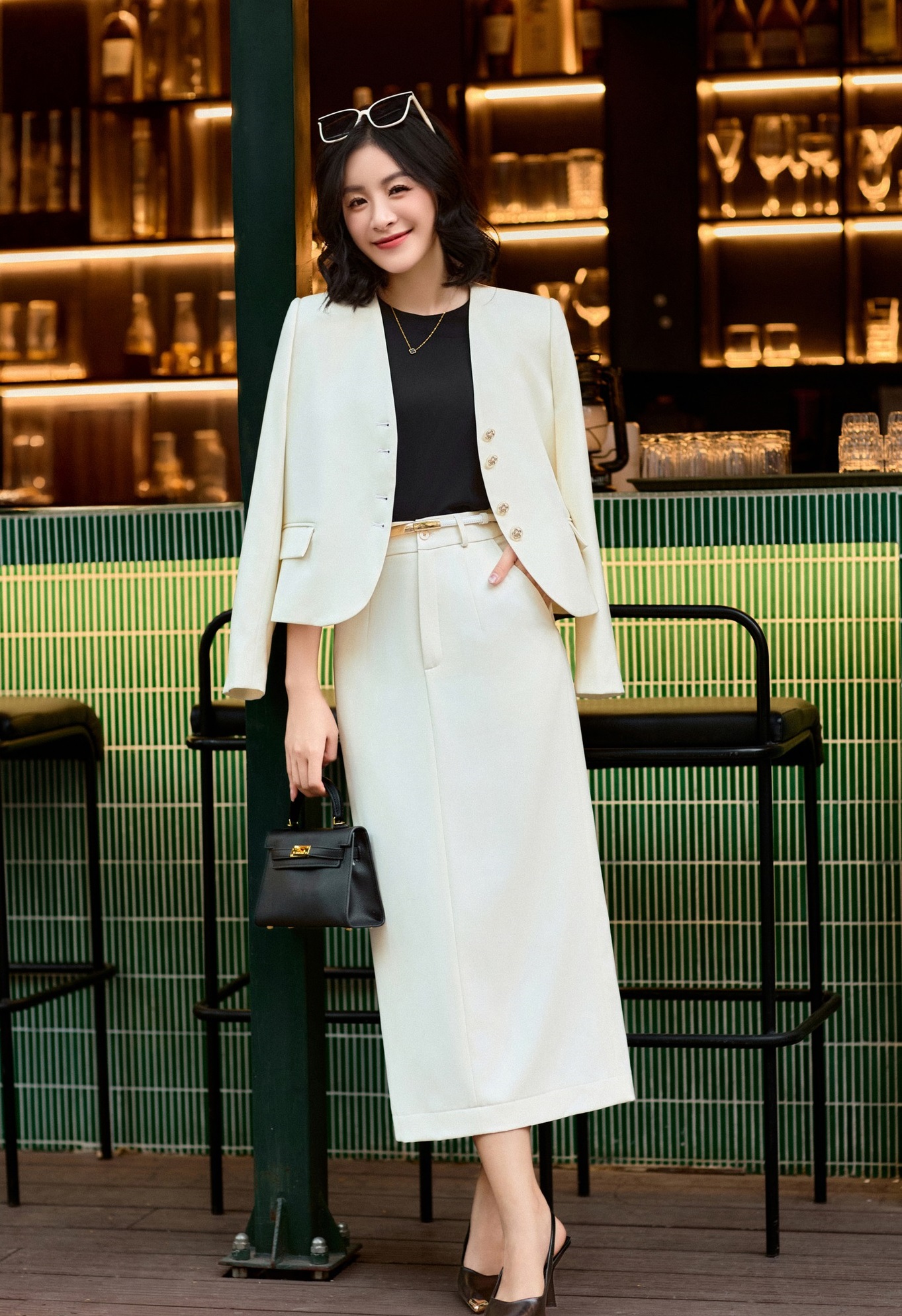 Suit cách điệu - tuyên ngôn thời trang của phái nữ hiện đại- Ảnh 5. Suit cách điệu - tuyên ngôn thời trang của phái nữ hiện đại- Ảnh 5.