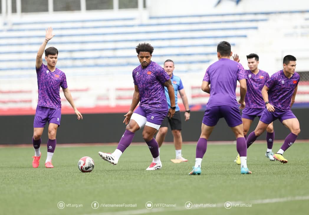 Xuan Son trained vigorously before returning home, ready to shine to win against Myanmar - Photo 2.