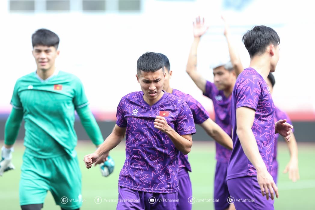 AFF Cup: Vietnam team, don't make things difficult for yourself! - Photo 2.